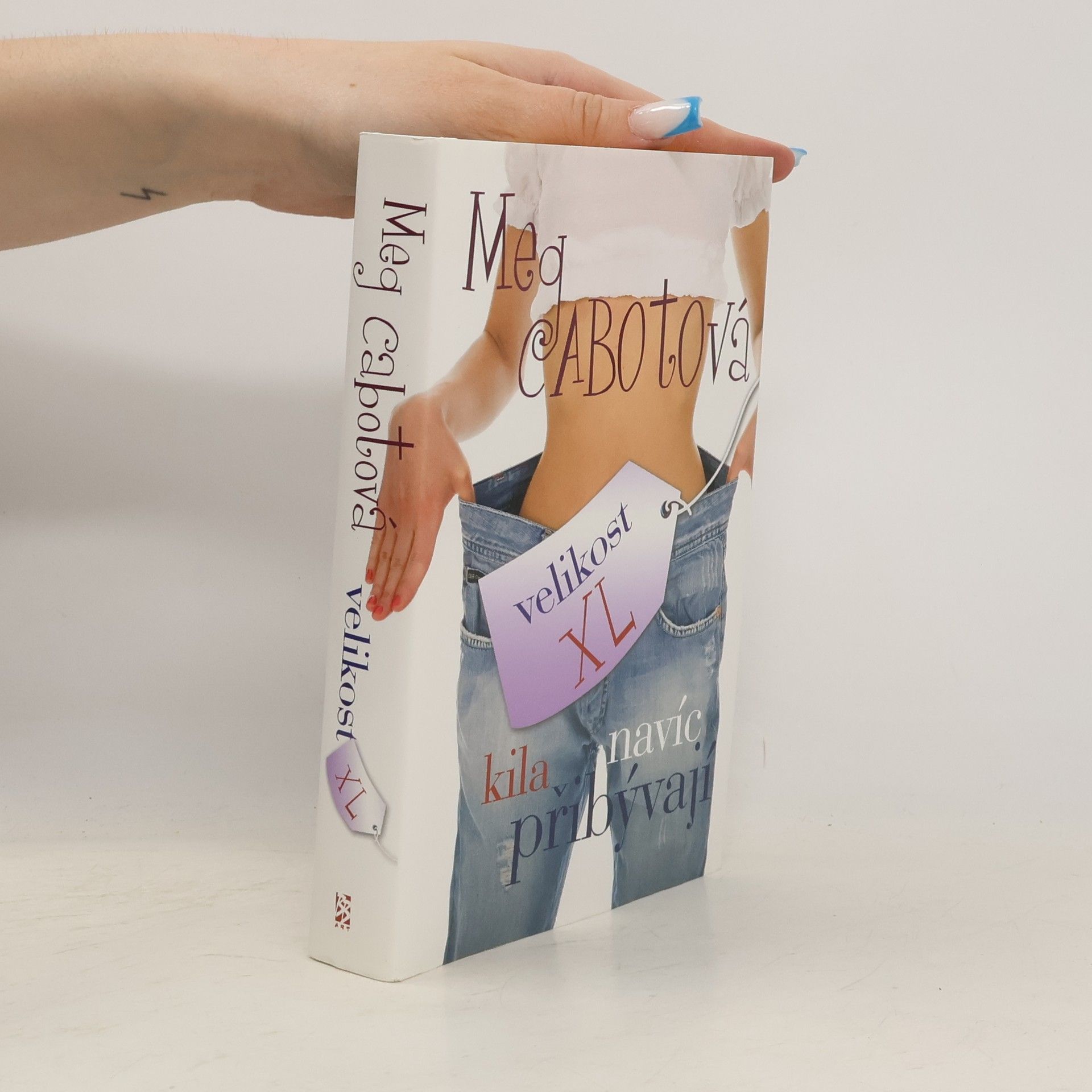 Meg Cabot Velikost XL. Kila navíc přibývají