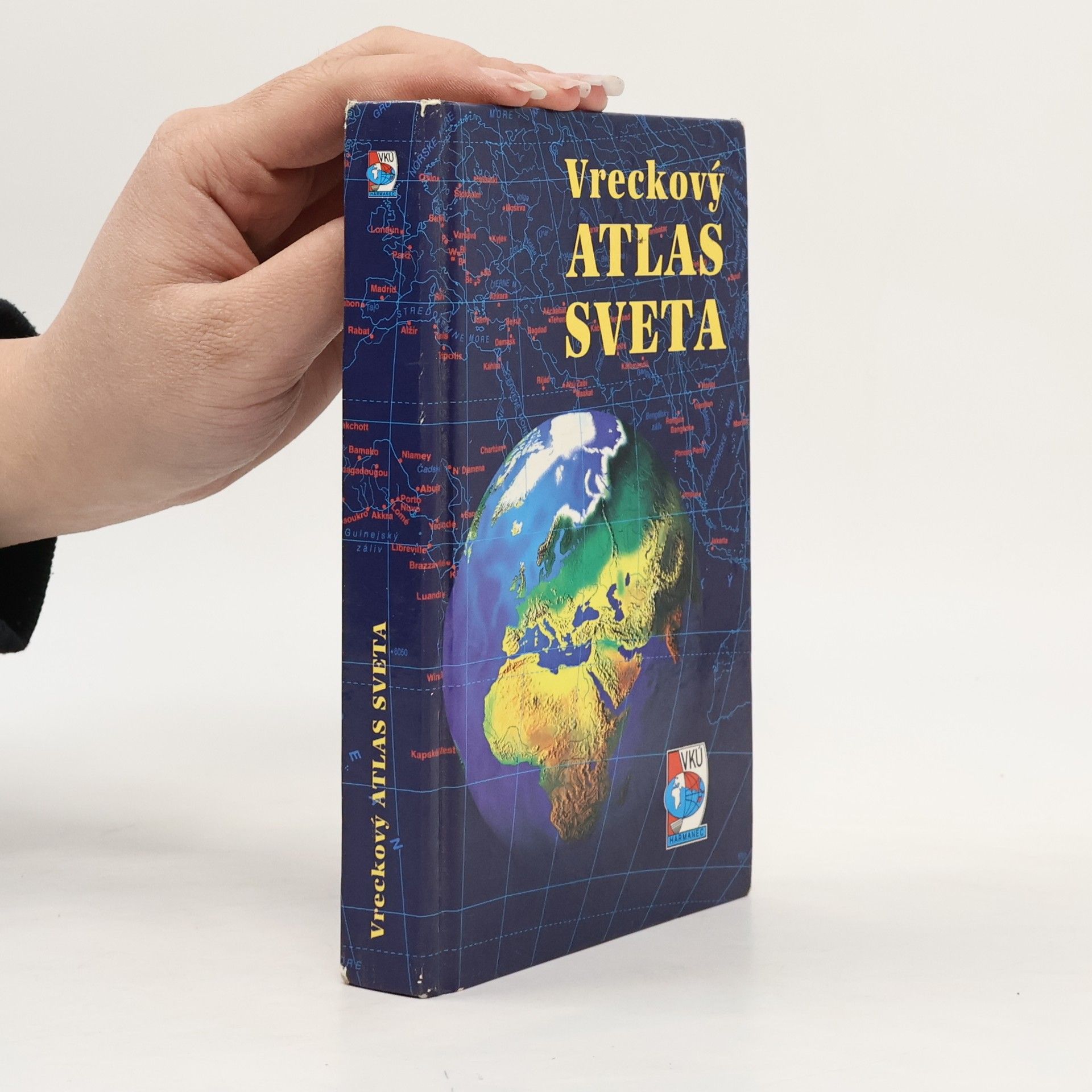 Slovensko) Vojenský kartografický ústav (Harmanec Vreckový atlas sveta