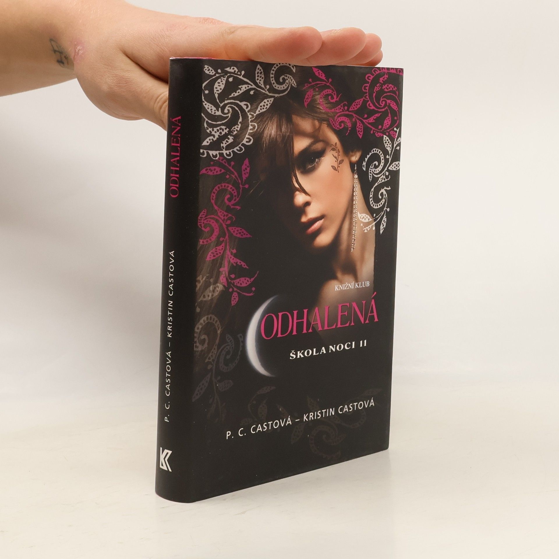 P. C. Cast Škola noci 11. Odhalená.