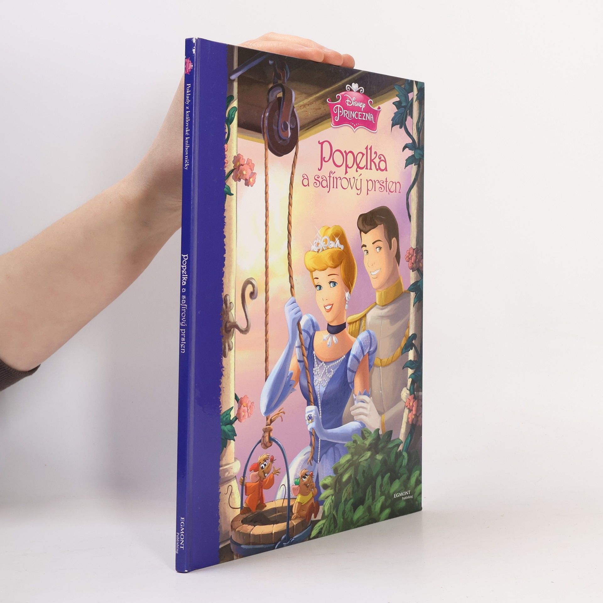 Lara Bergen Popelka a safírový prsten