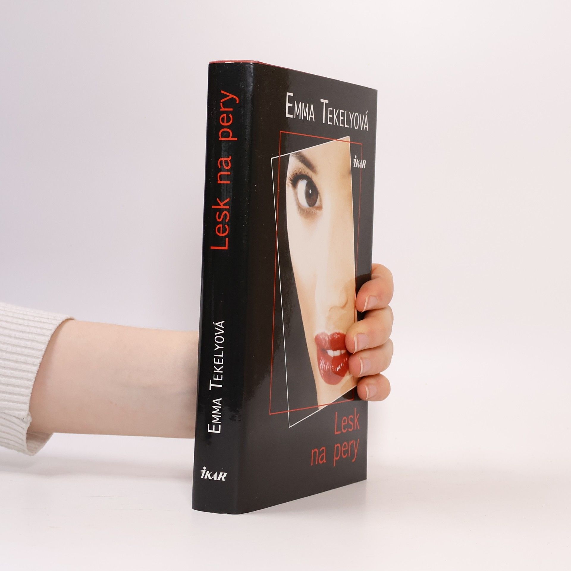 Emma Tekelyová Lesk na pery