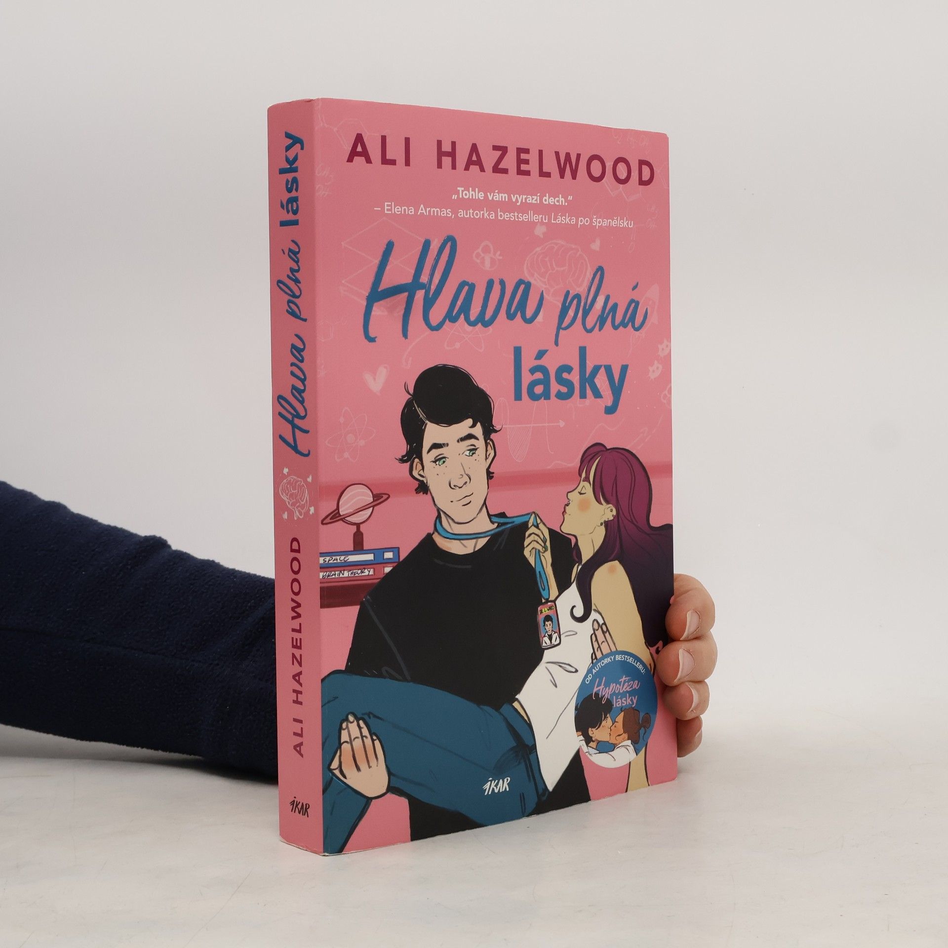 Ali Hazelwood Hlava plná lásky