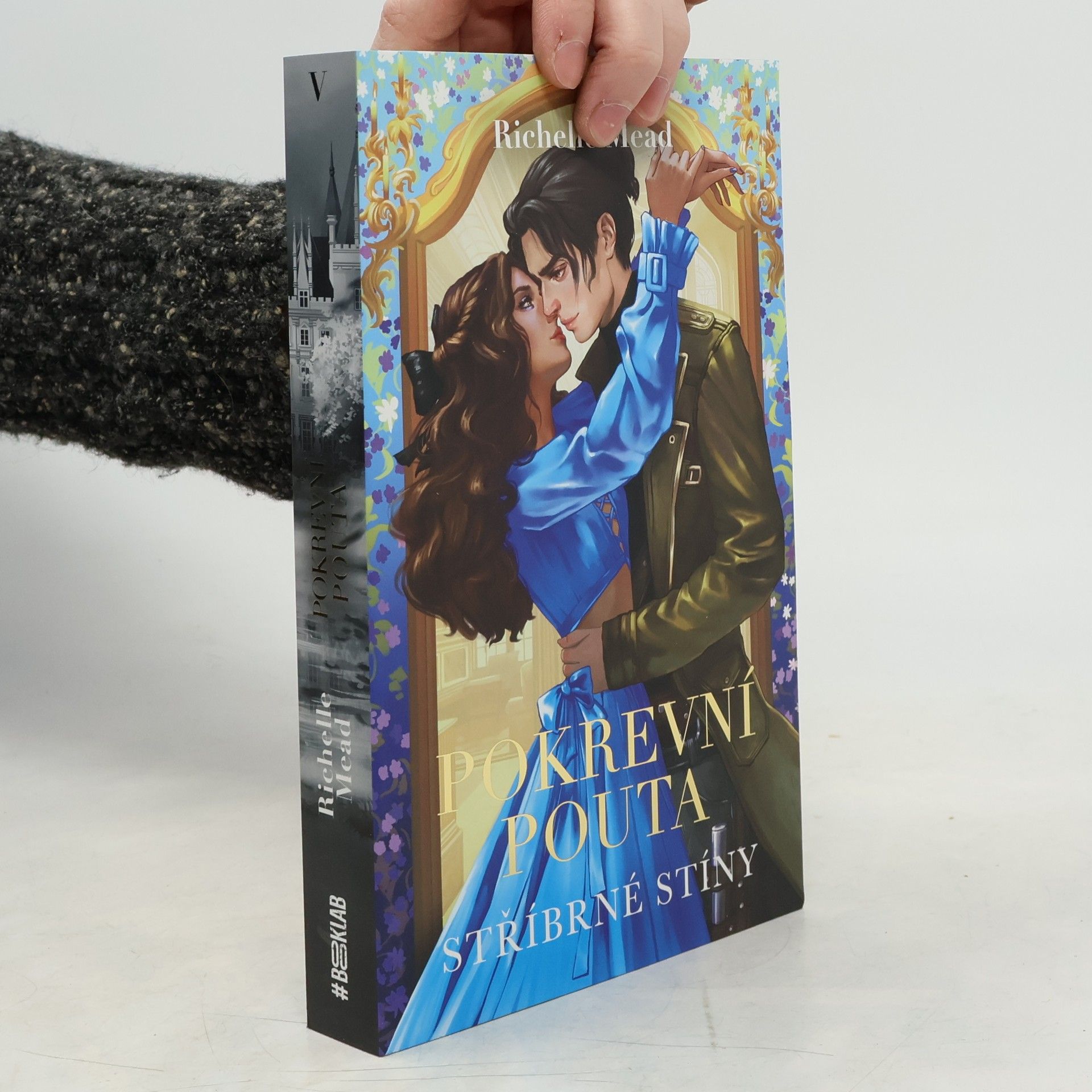 Richelle Mead Pokrevní pouta 5. Stříbrné stíny