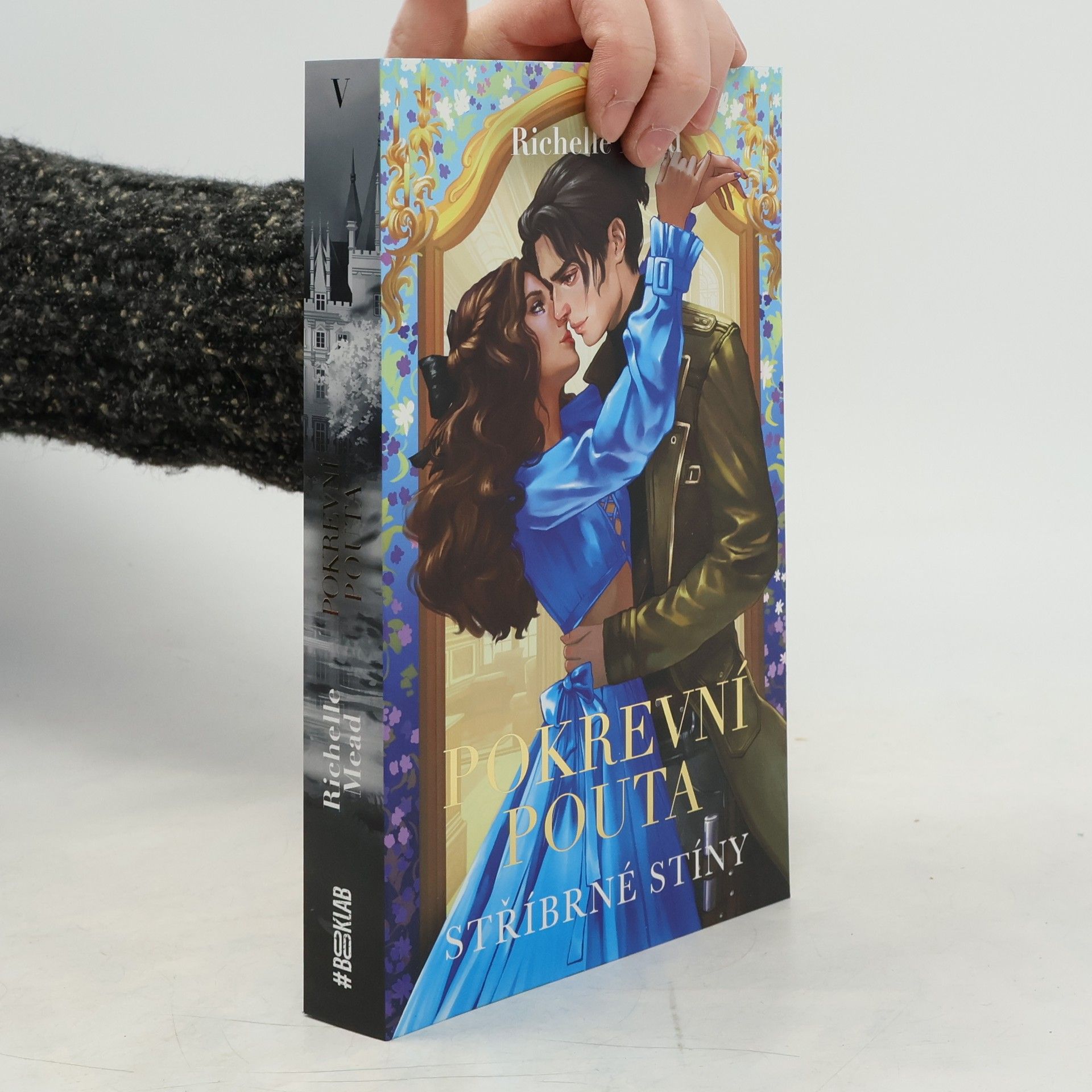 Richelle Mead Pokrevní pouta 5. Stříbrné stíny