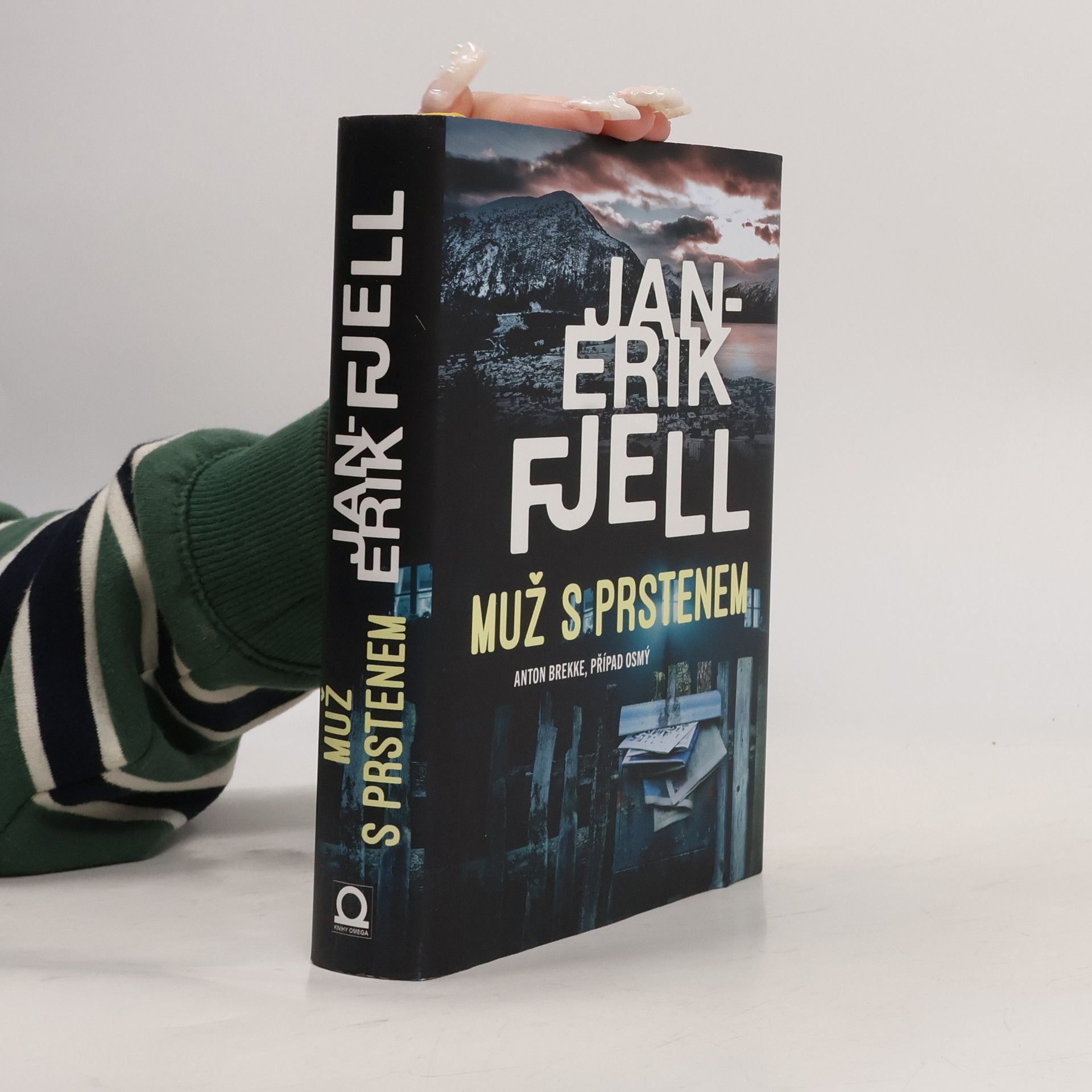Ivana Voráčková Anton Brekke - 8: Muž s prstenem