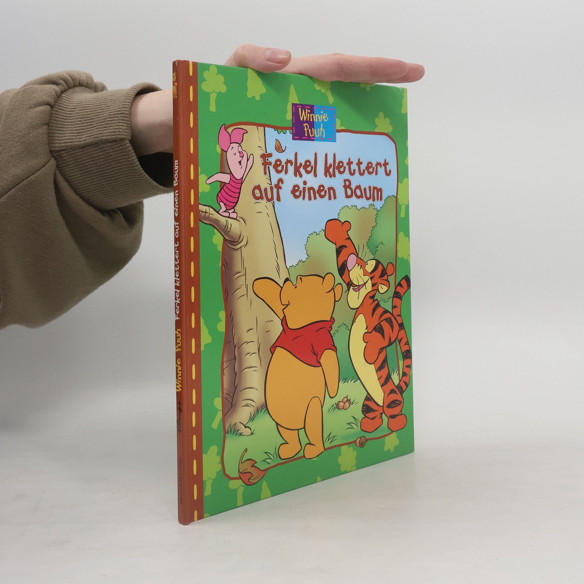 Autorenkollektiv Winnie Puuh. Ferkel klettert auf einen Baum
