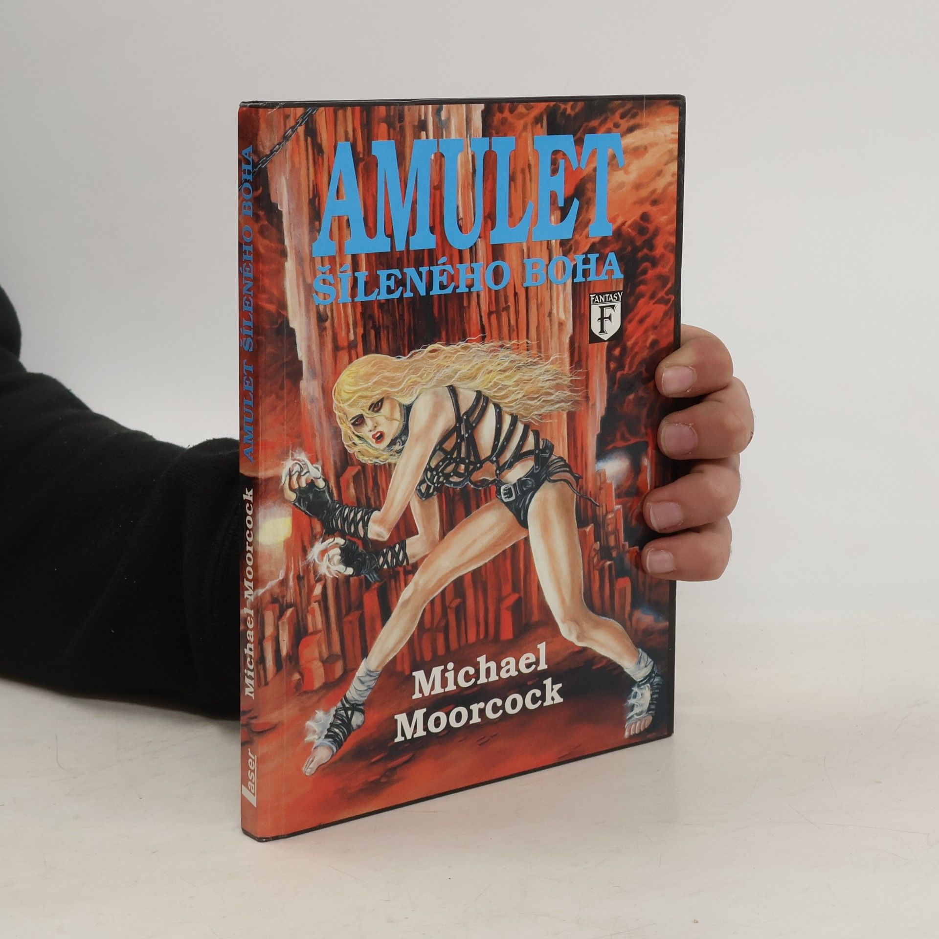 Michael Moorcock Amulet šíleného boha