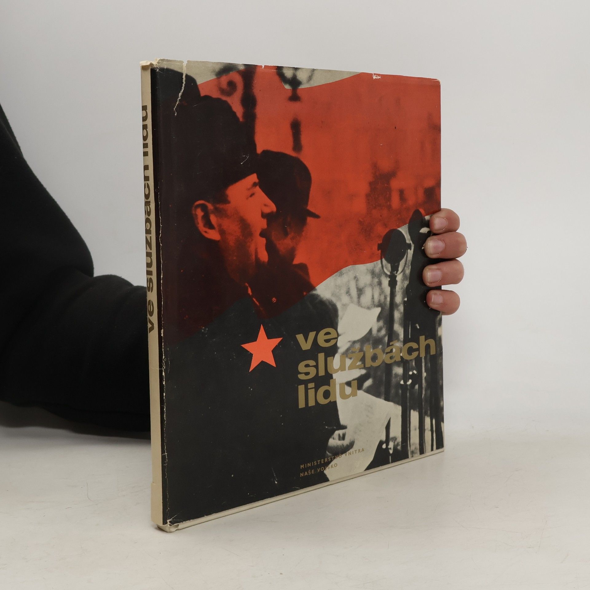 Various authors Ve službách lidu. Činnost složek ministerstva vnitra ve fotografii.