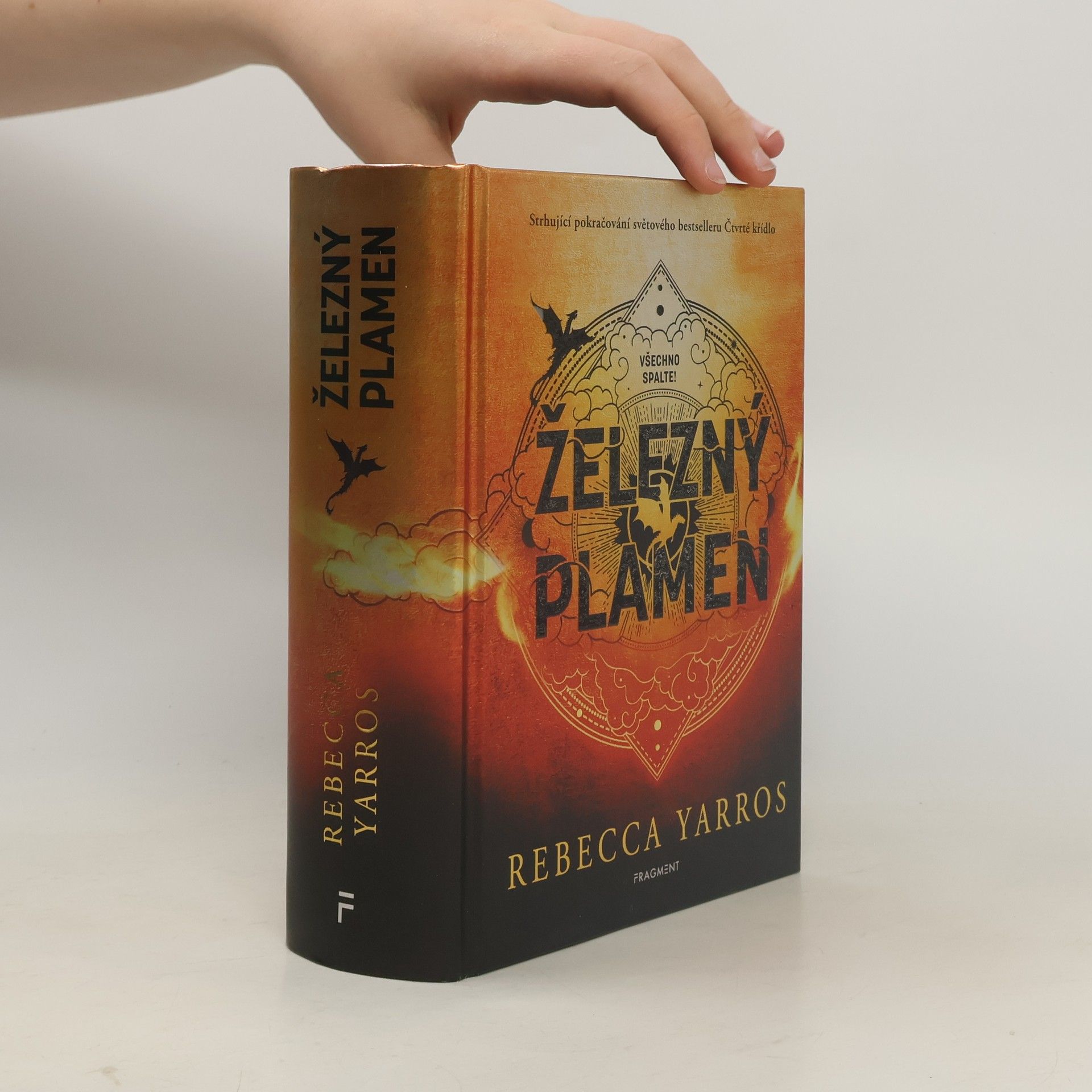Rebecca Yarros Železný plamen