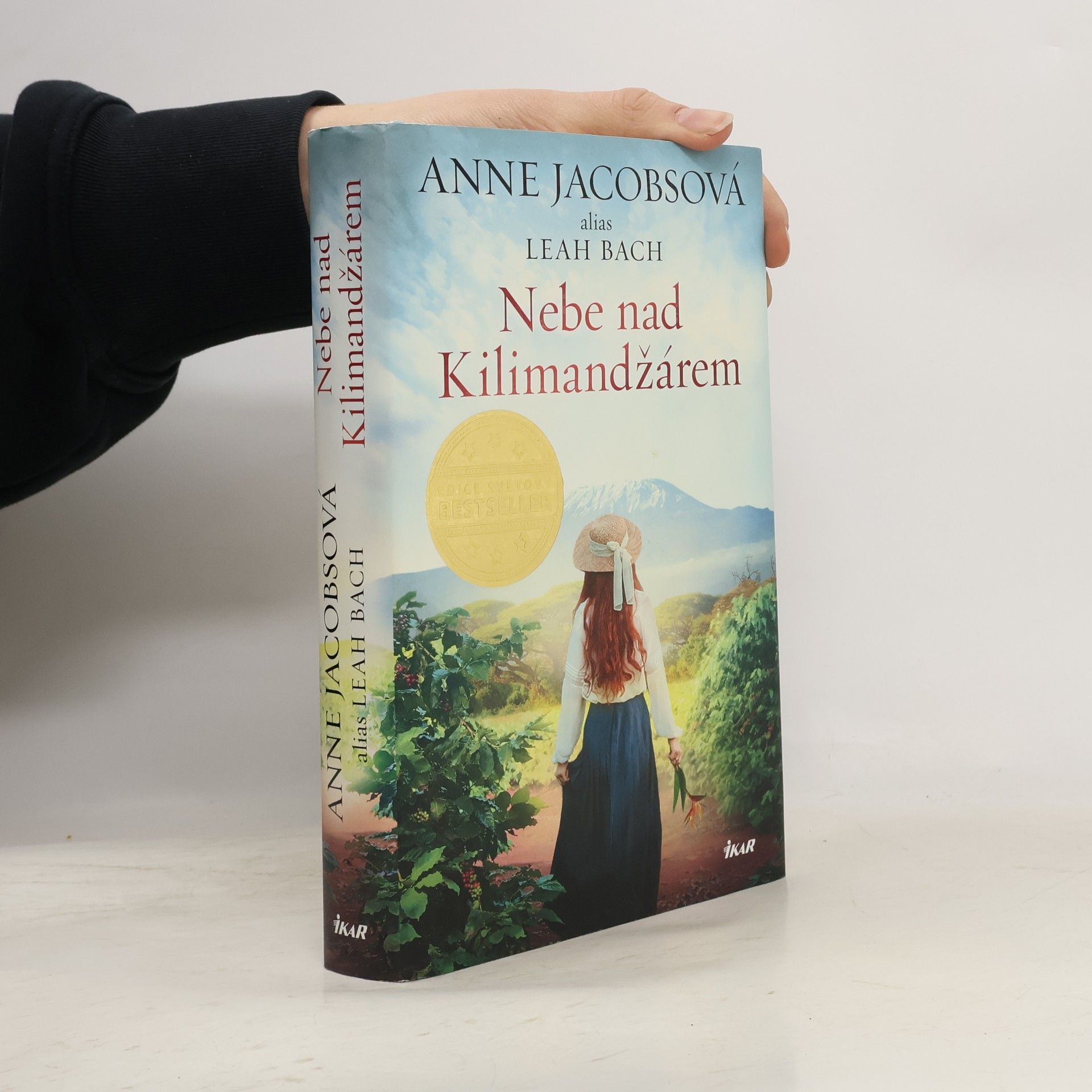 Anne Jacobs Nebe nad Kilimandžárem
