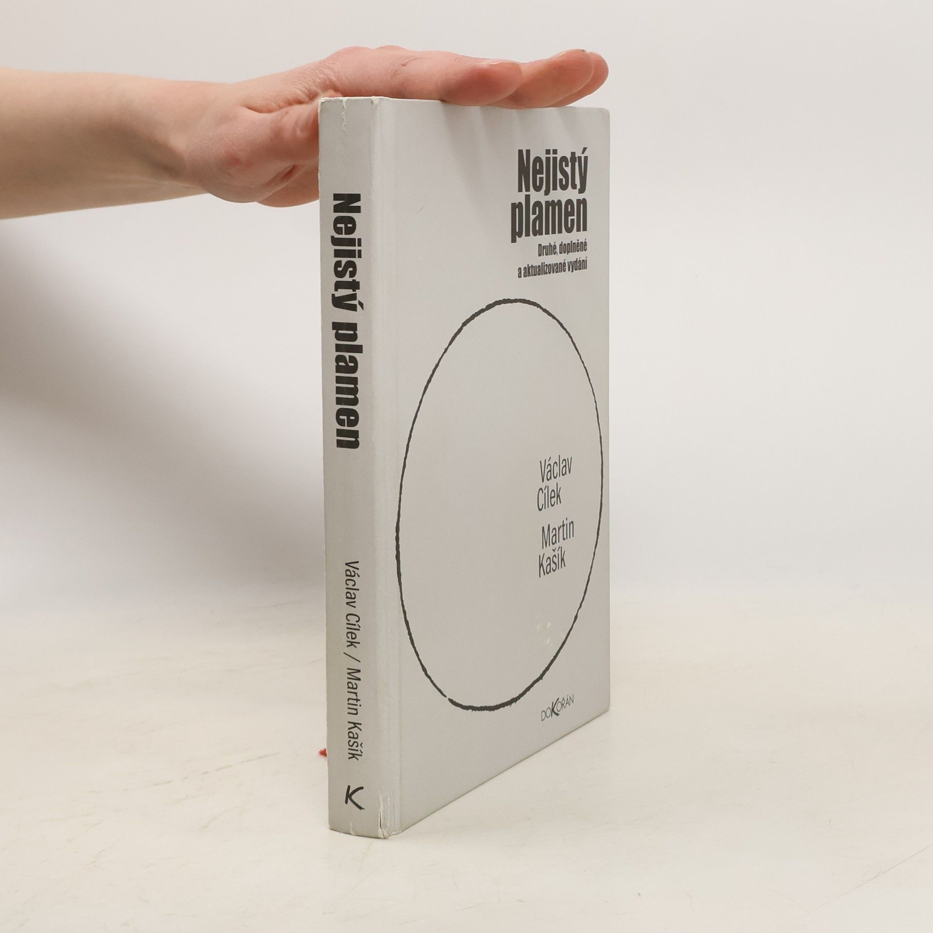 Václav Cílek Nejistý plamen: Průvodce ropným světem