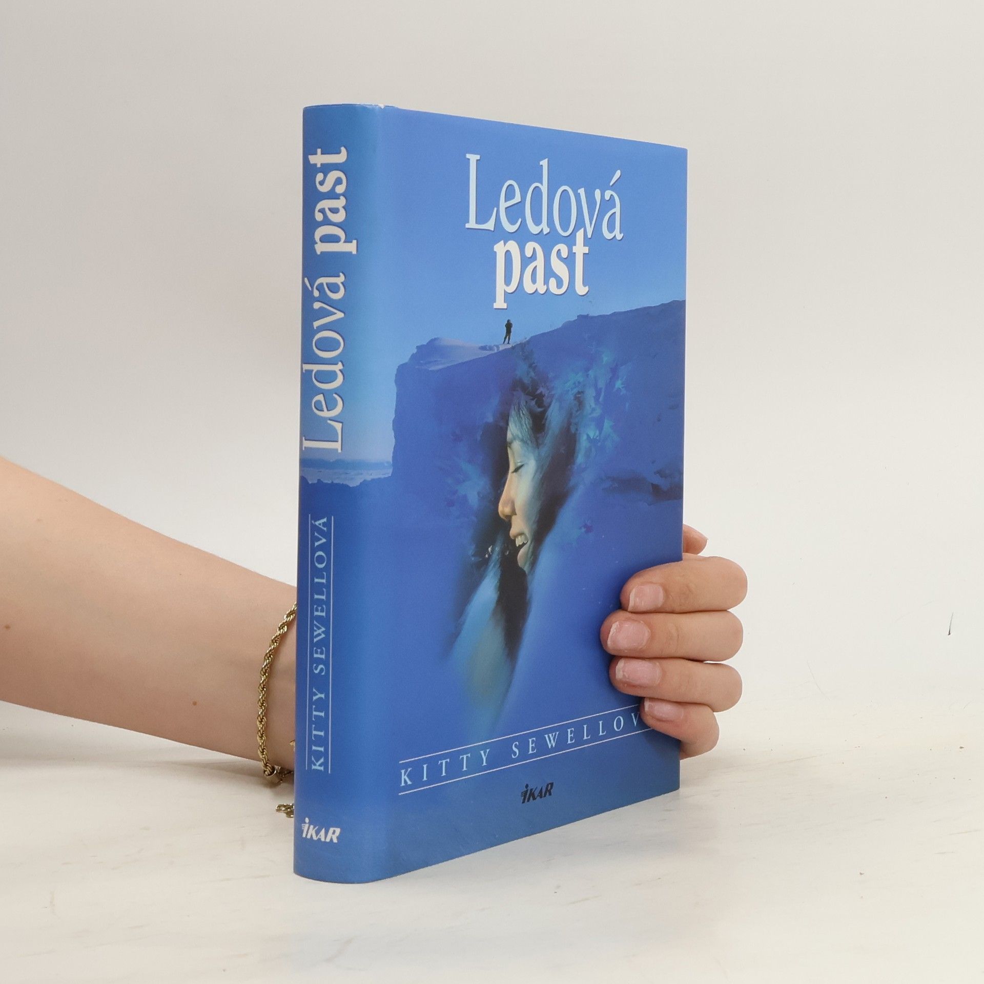 Kitty Sewell Ledová past