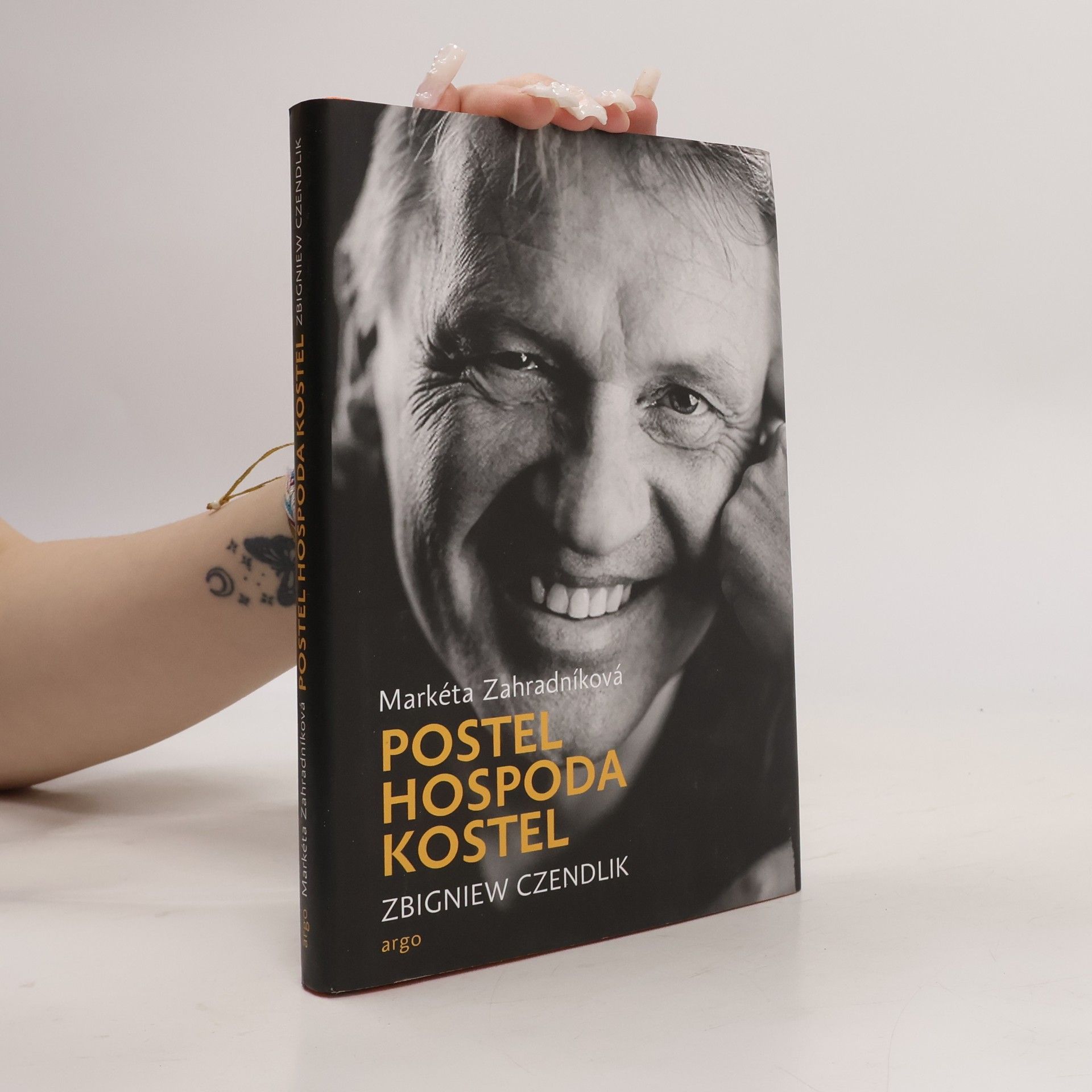 Zbigniew Czendlik Postel, hospoda, kostel