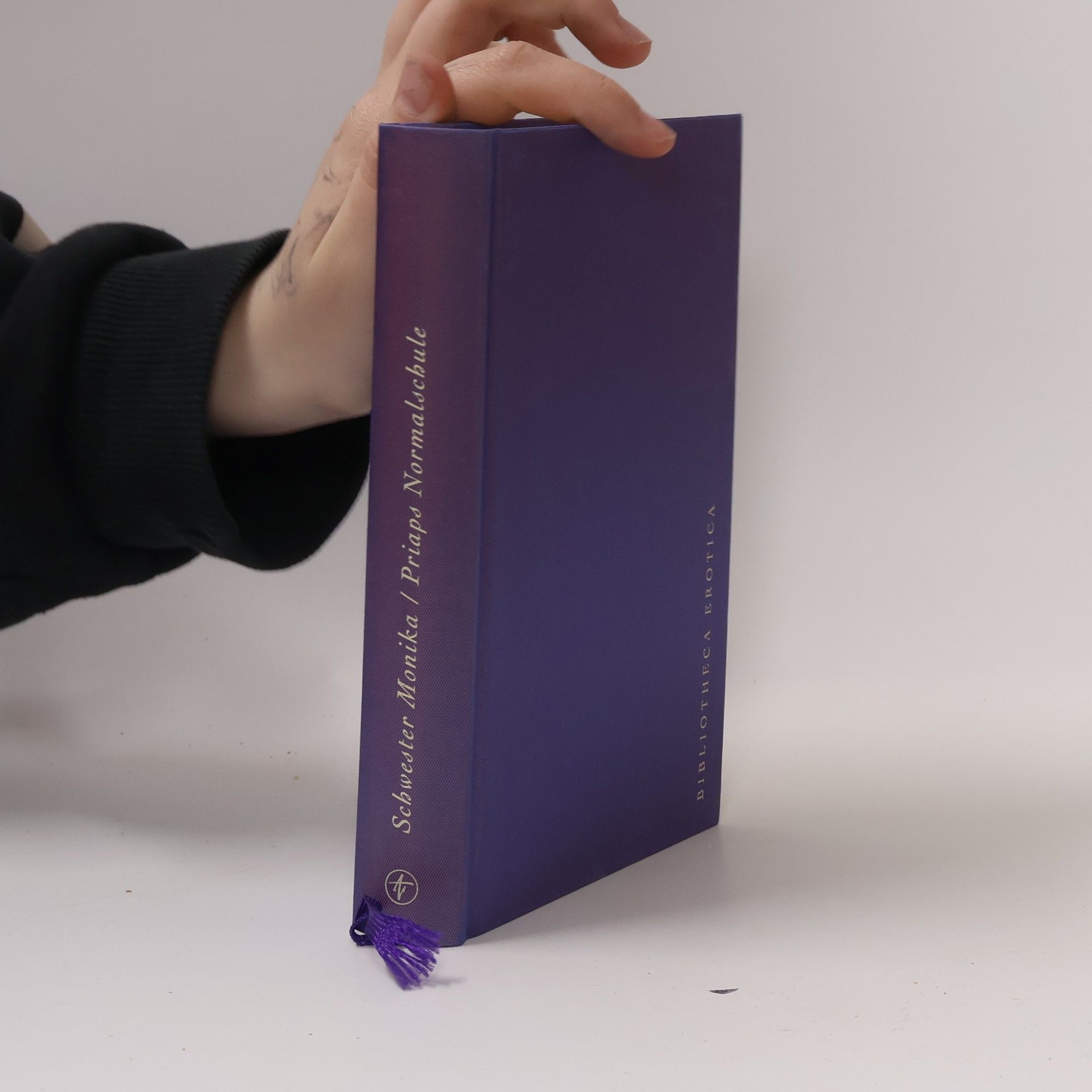 Schwester Monika / Priaps Normalschule.