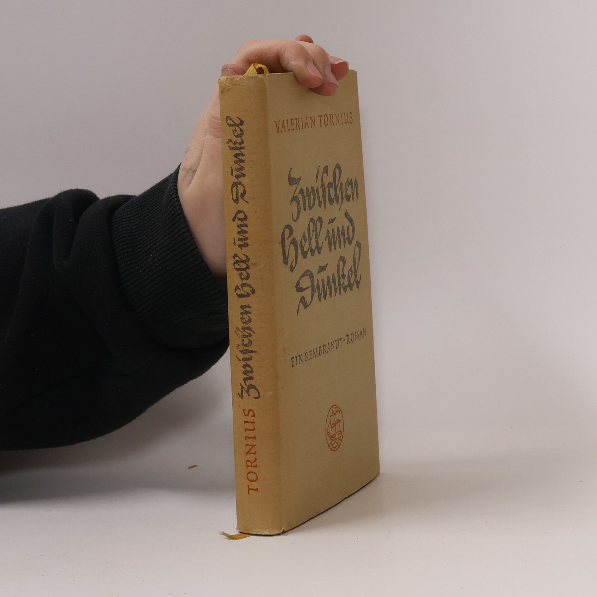 Valerian Tornius Zwischen Hell und Dunkel