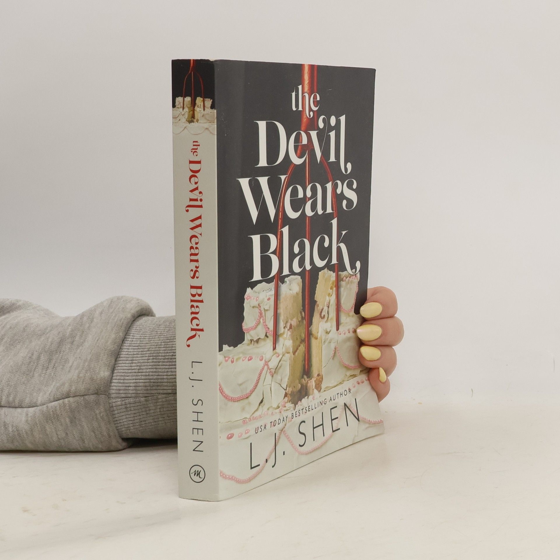 Shen Fu The Devil Wears Black