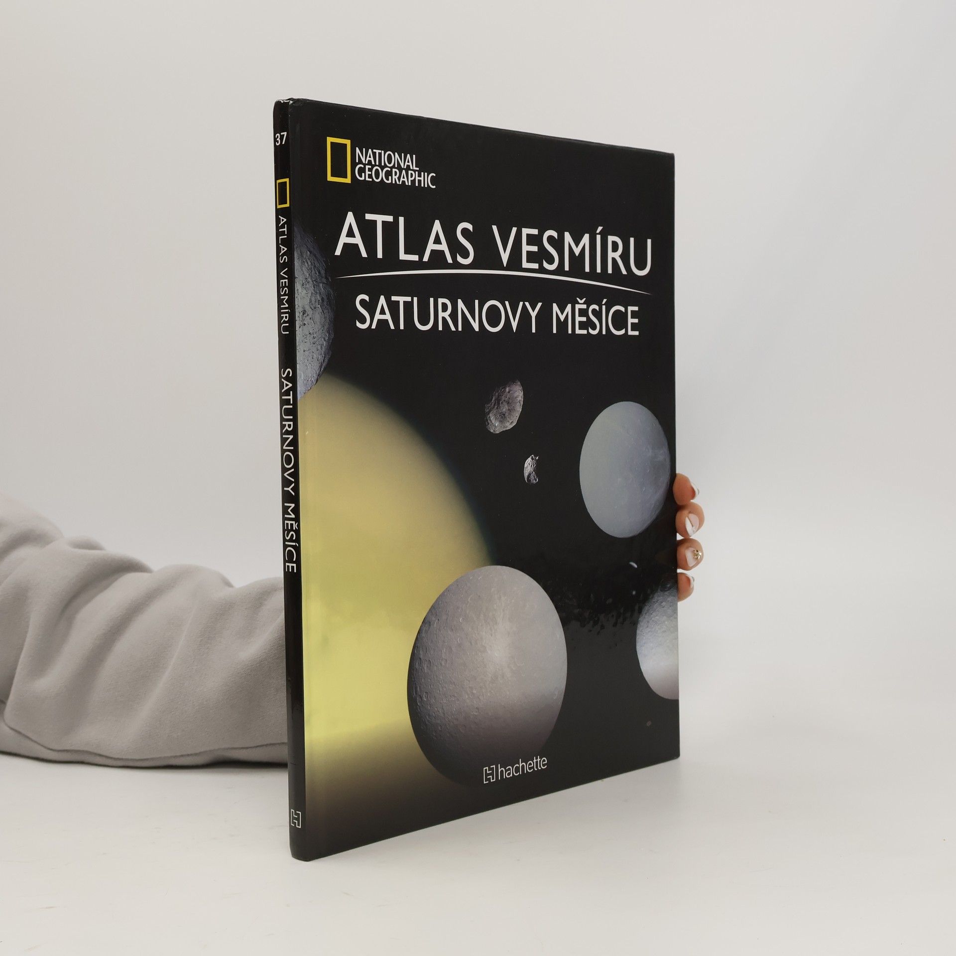 Various authors Atlas Vesmíru 37. Saturnovy měsíce