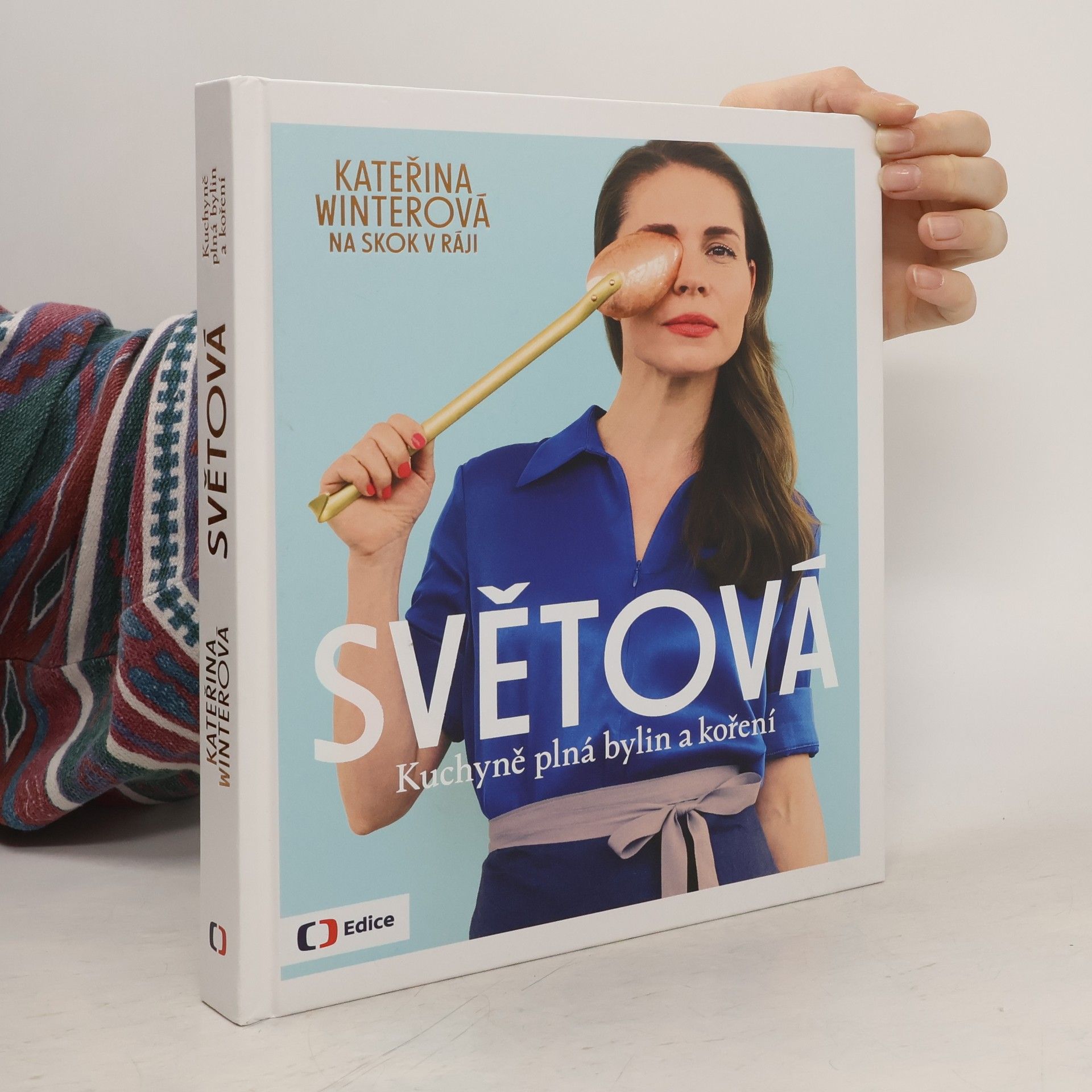 Světová : kuchyně plná bylin a koření