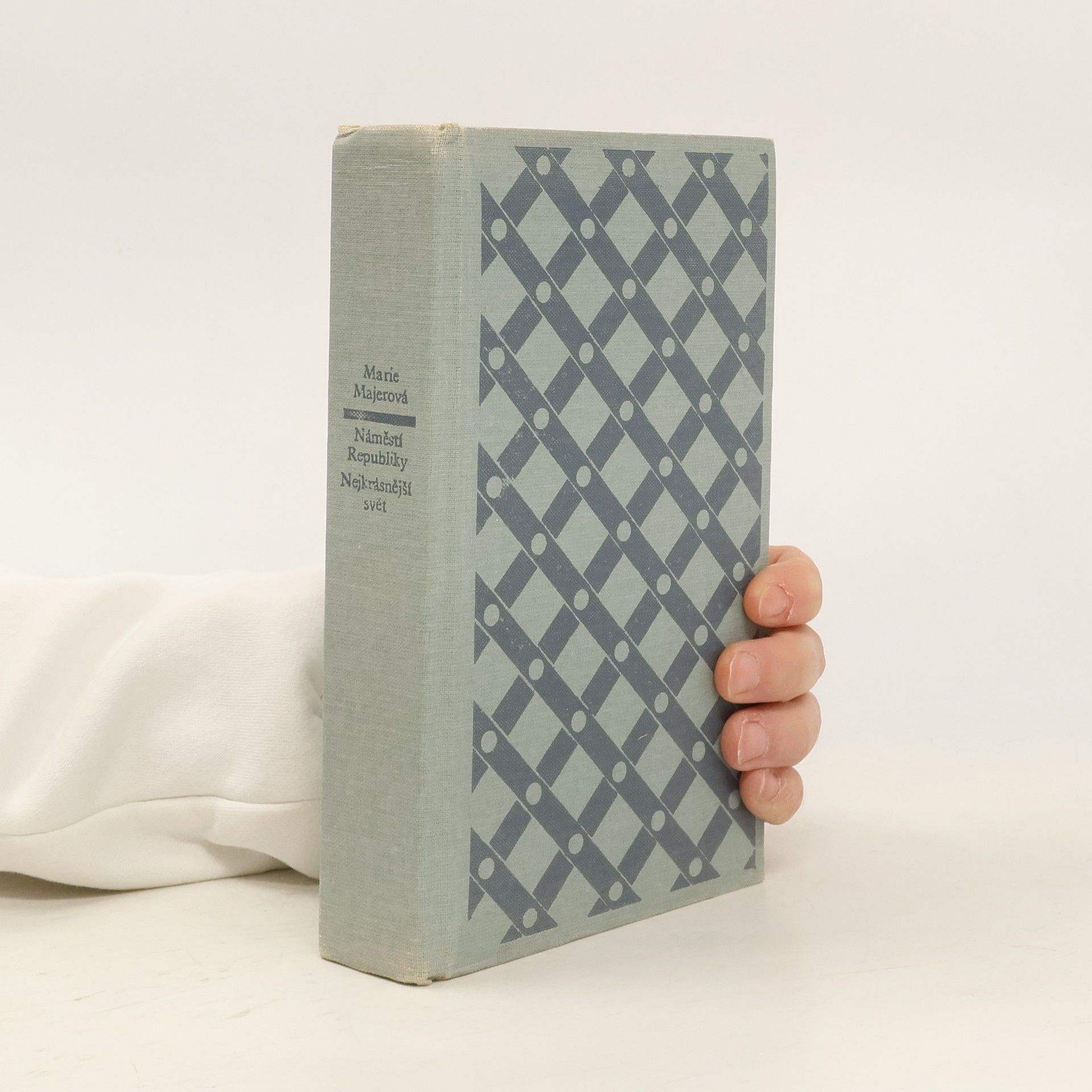 Náměstí republiky. Nejkrásnější svět