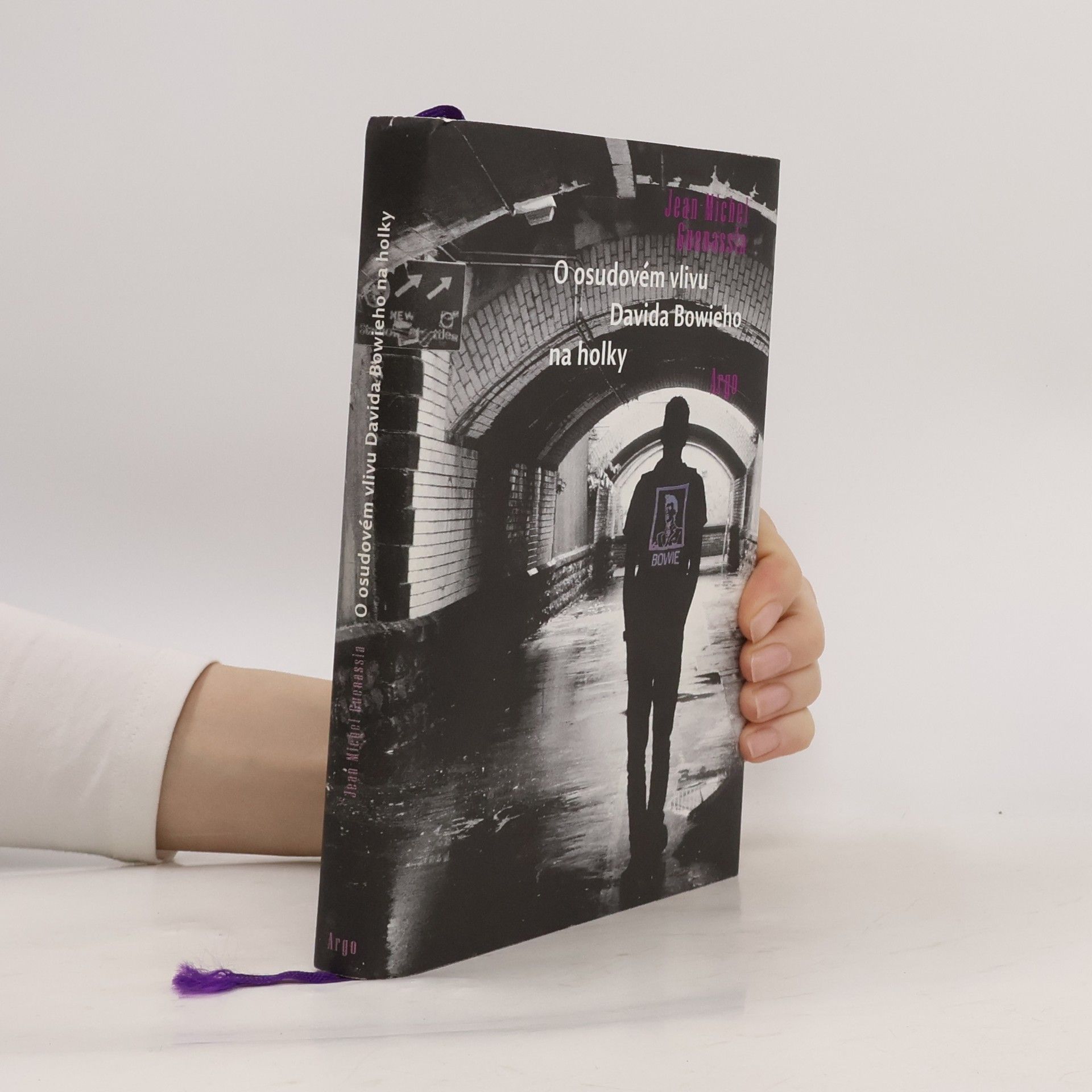 Jean Michel Guenassia O osudovém vlivu Davida Bowieho na holky