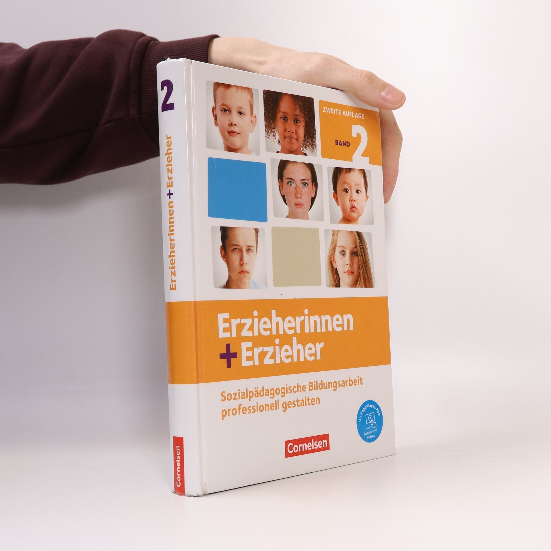 Susanne Hoffmann-Kirsch Erzieherinnen + Erzieher. Band 2 - Professionelles Handeln im sozialpädagogischen Berufsfeld