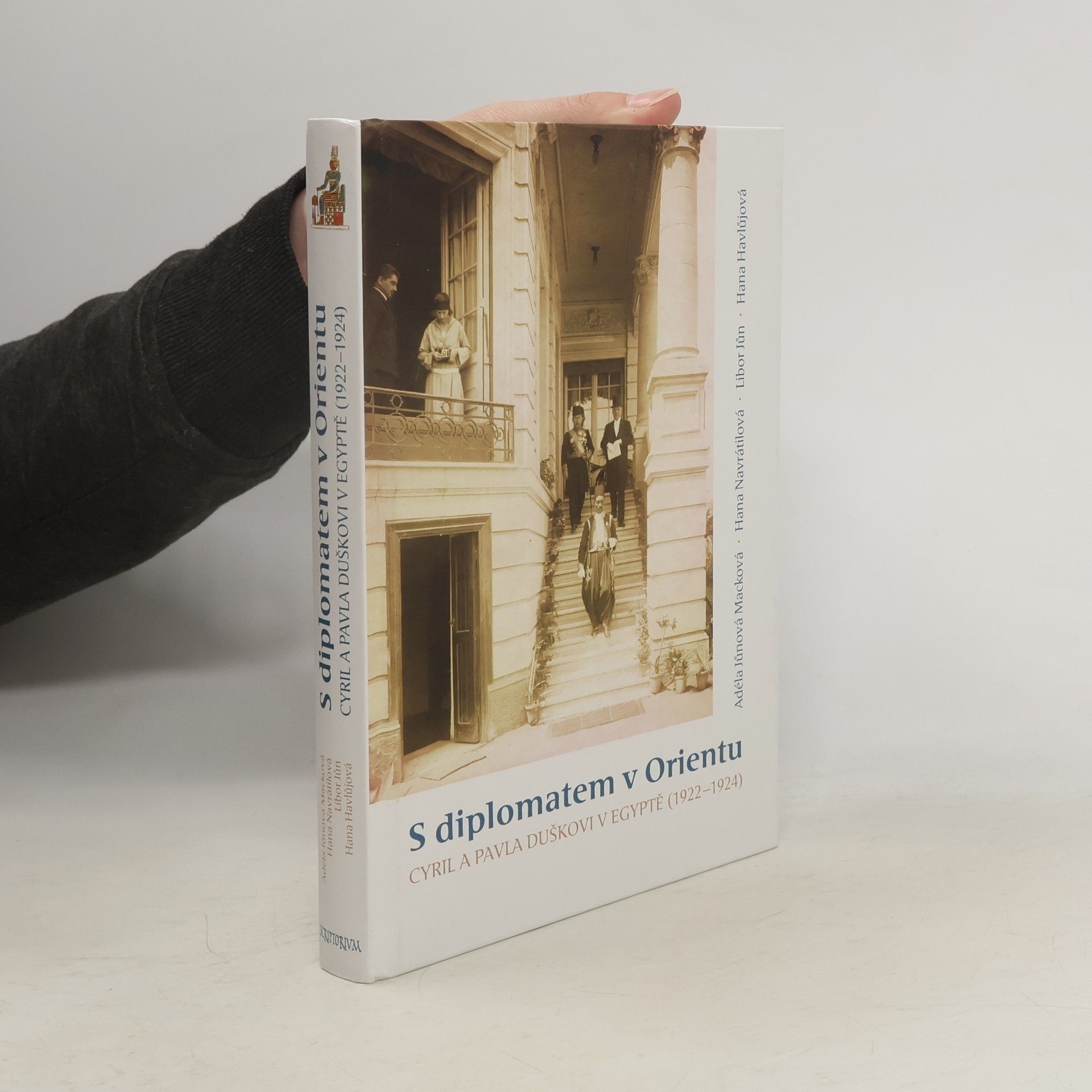 Hana Havlůjová S diplomatem v Orientu