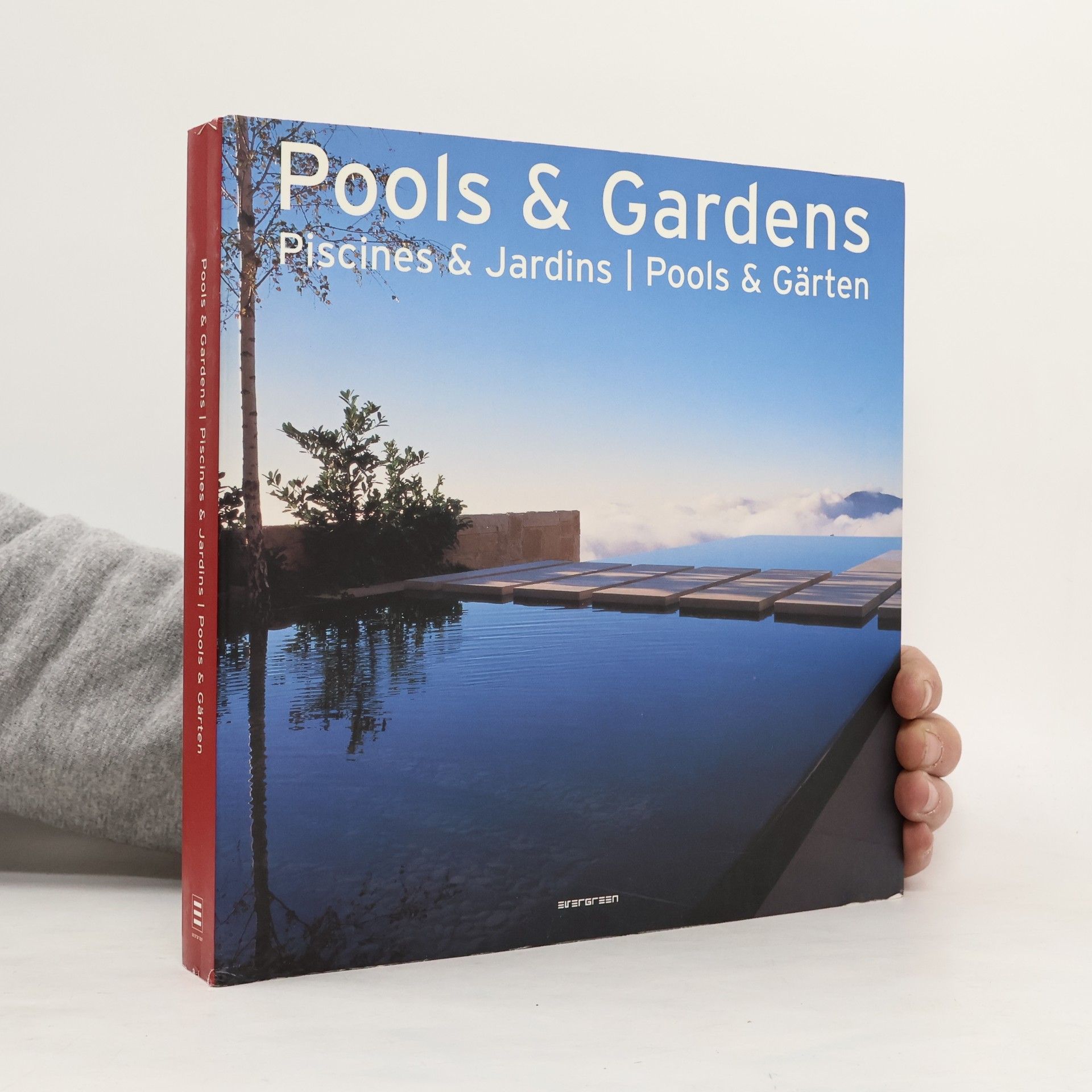 Kolektiv autorů Pools & gardens