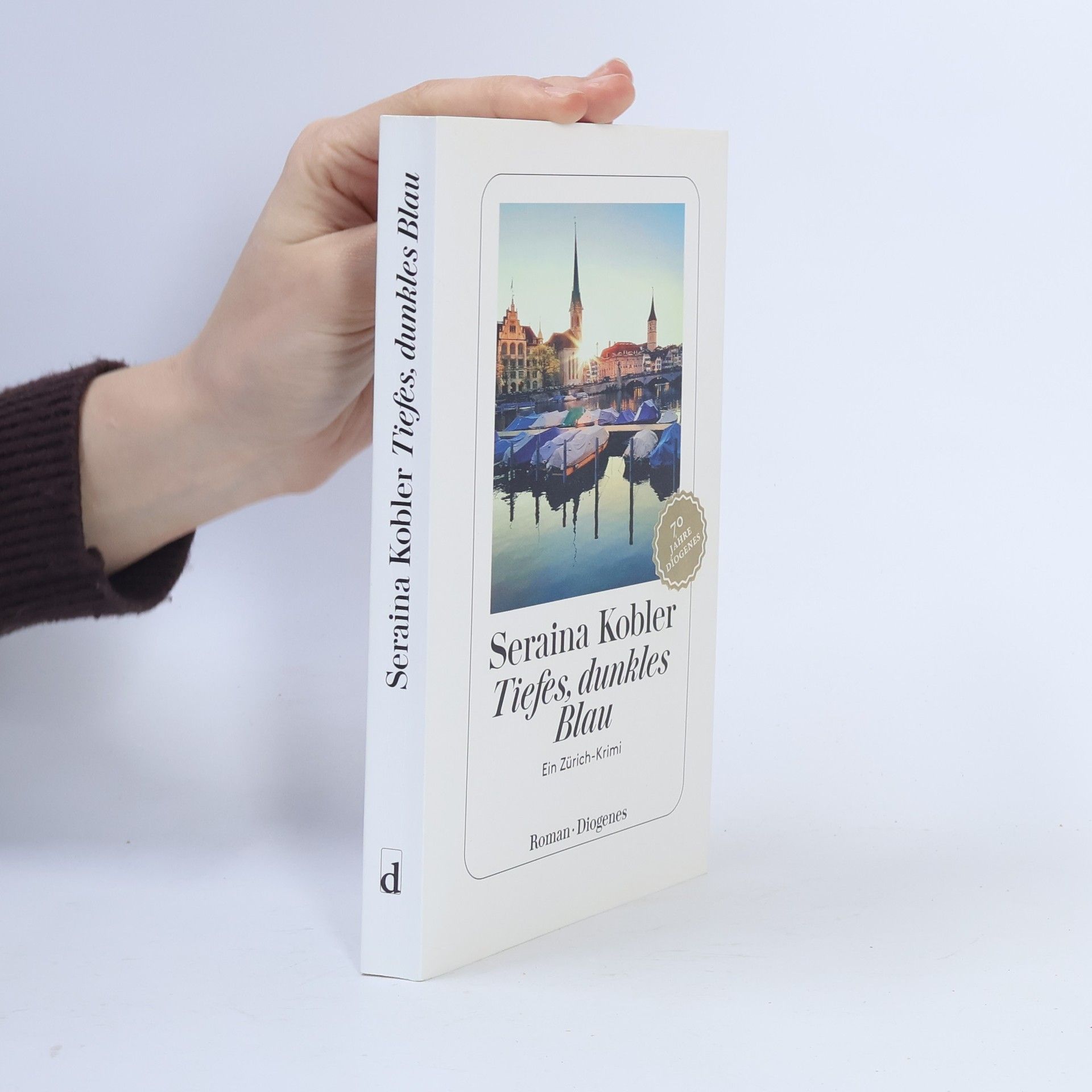 Seraina Kobler Tiefes, dunkles Blau