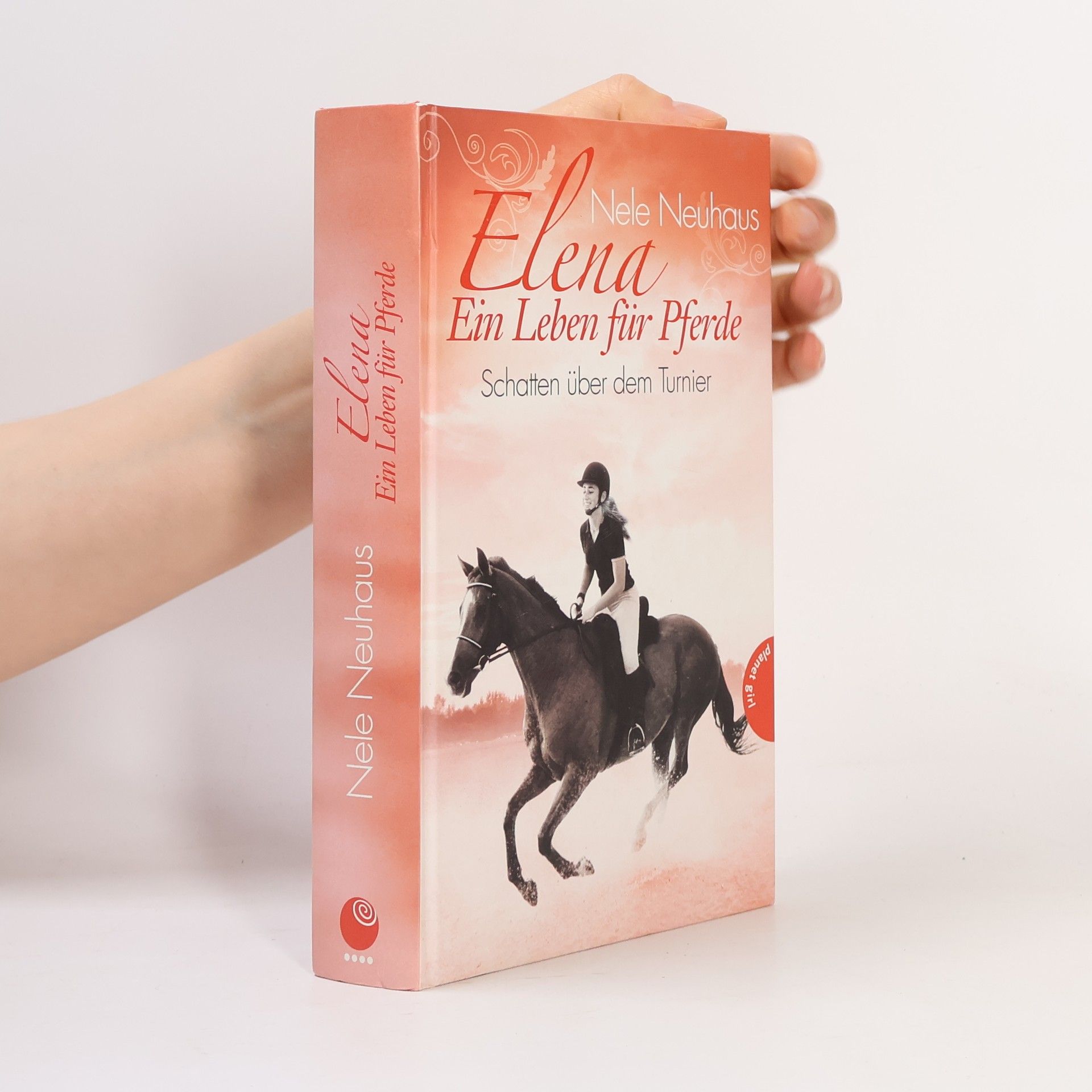 Nele Neuhaus Elena. Ein Leben für Pferde. Schatten über dem Turnier