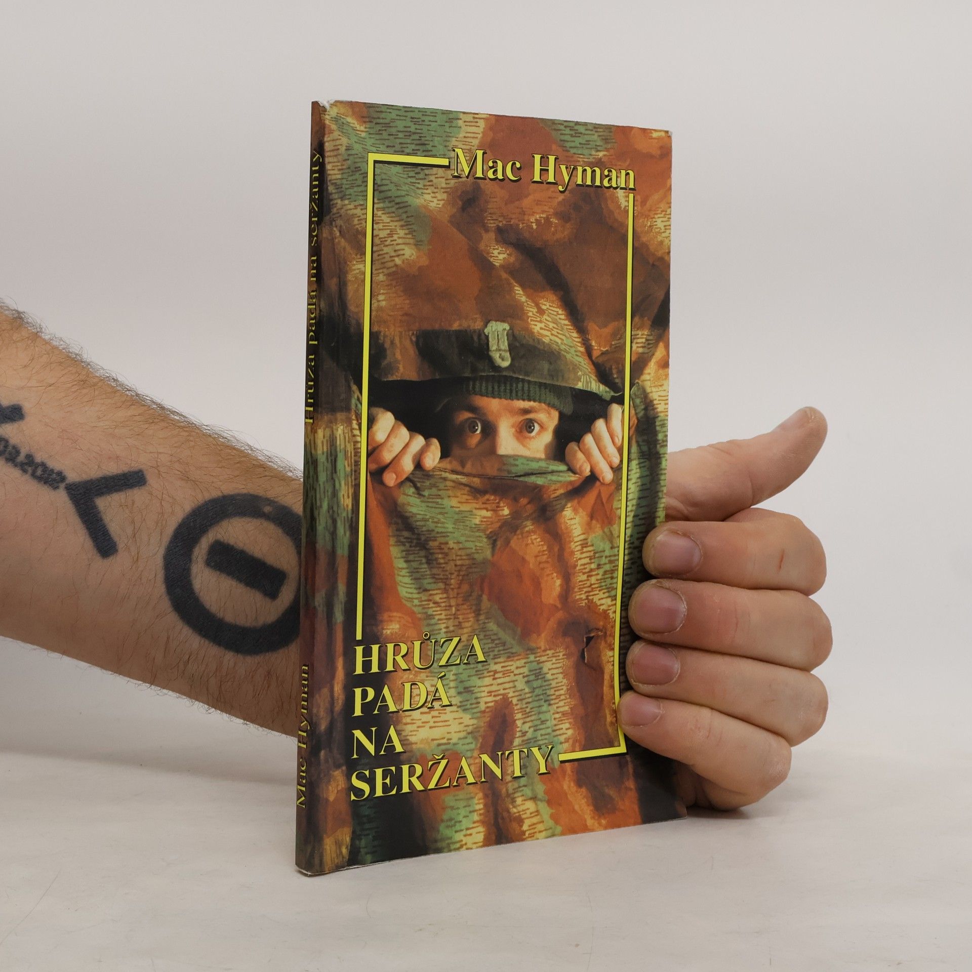 Mac Hyman Hrůza padá na seržanty