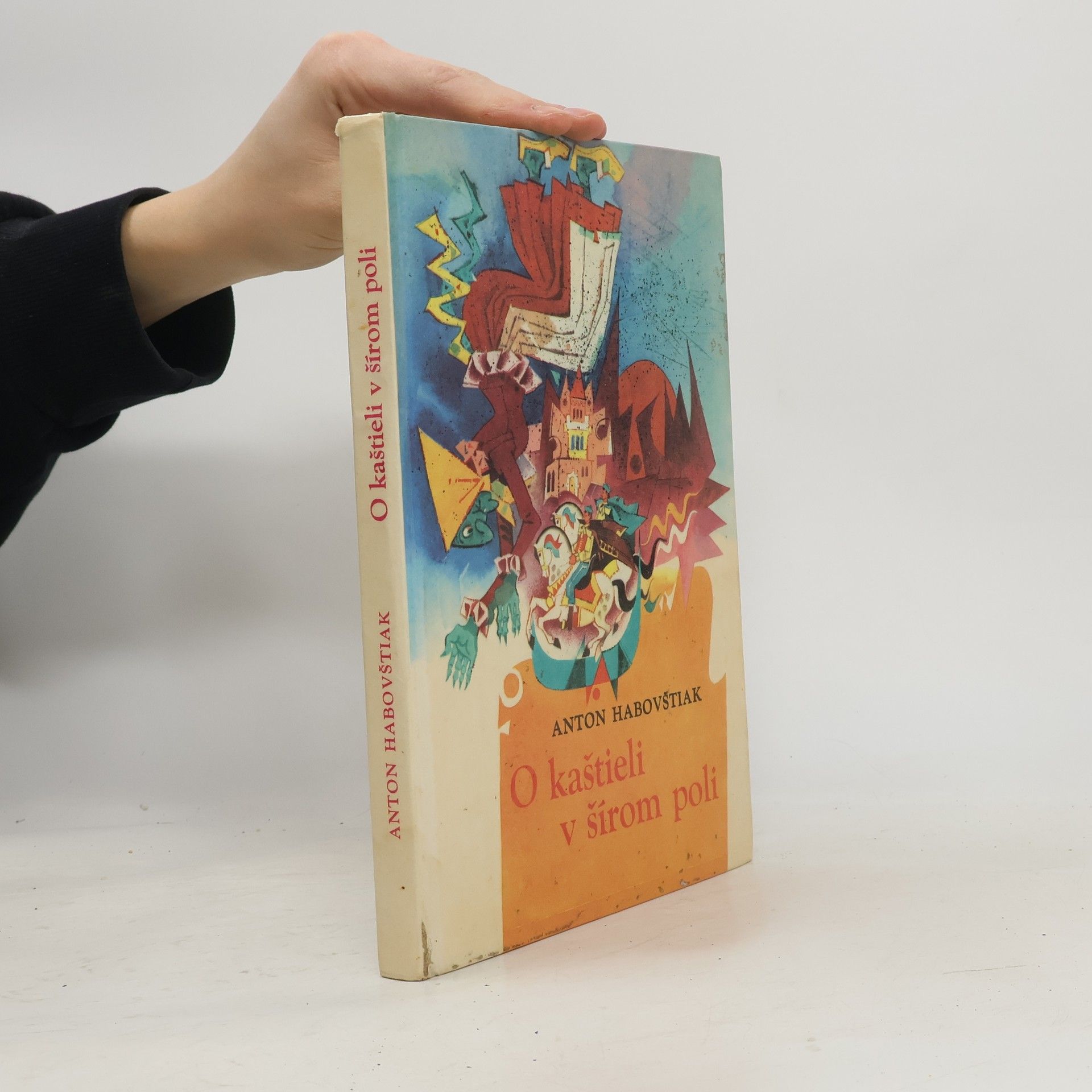 O kaštieli v širom poli