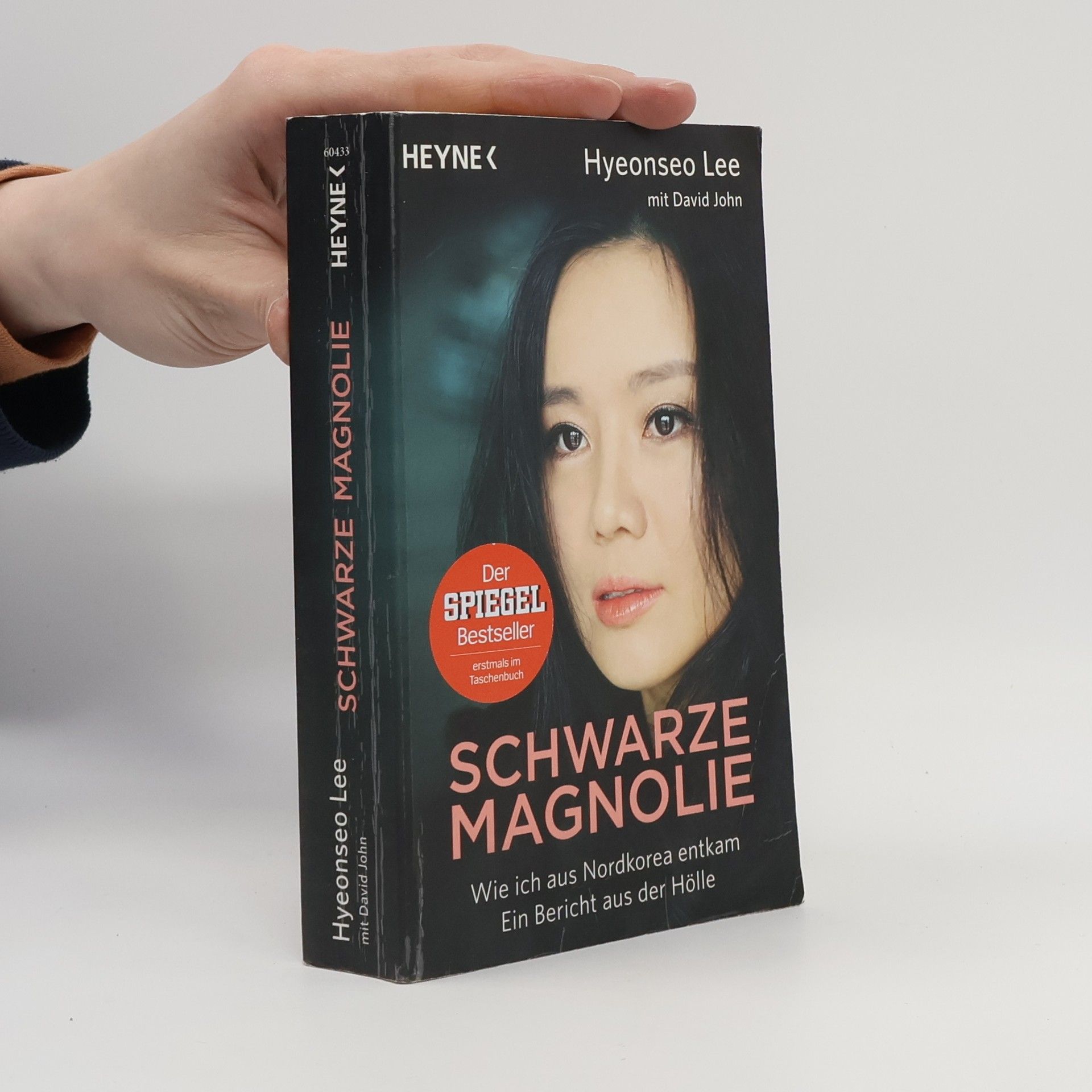 Hyeonseo Lee Schwarze Magnolie