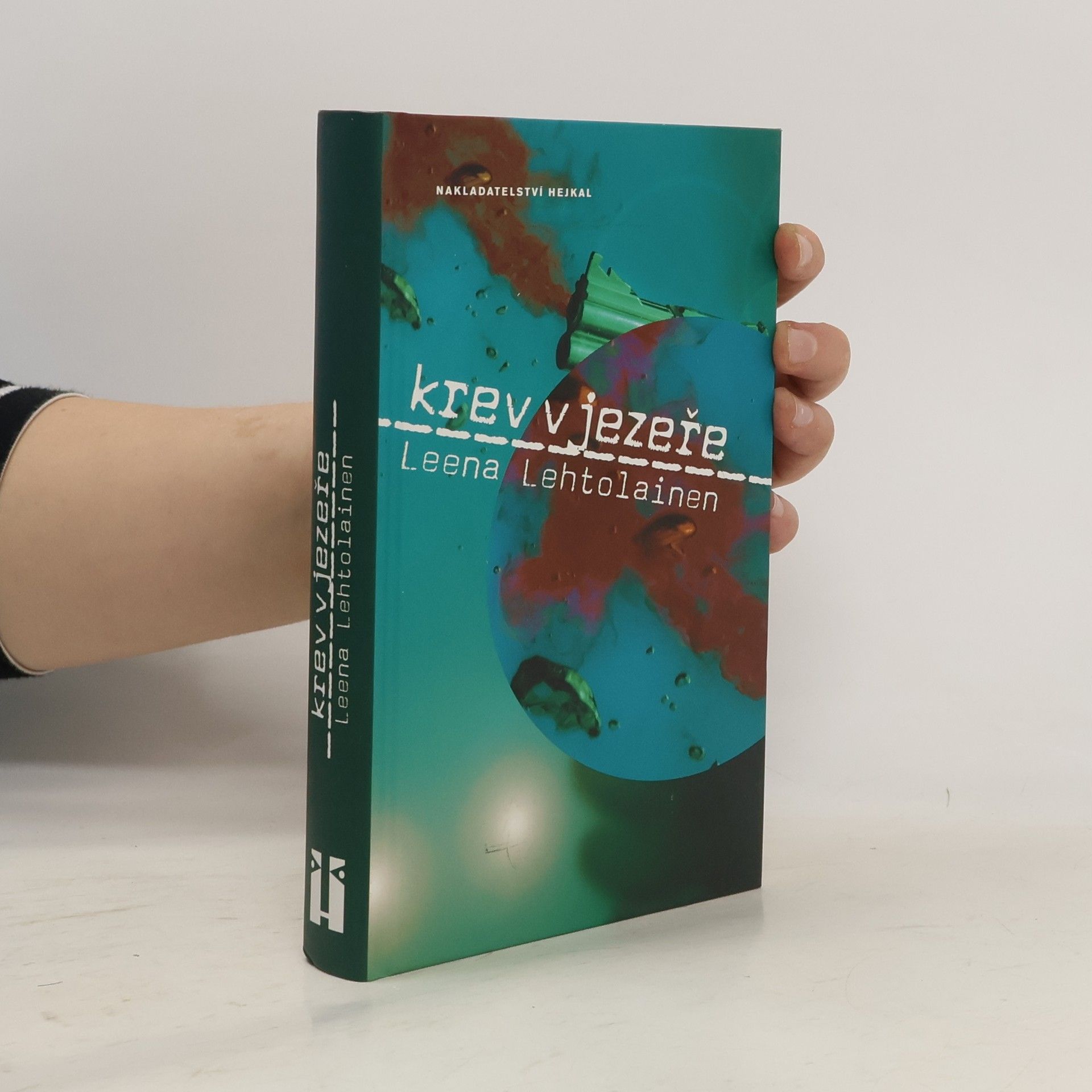 Leena Katriina Lehtolainen Krev v jezeře