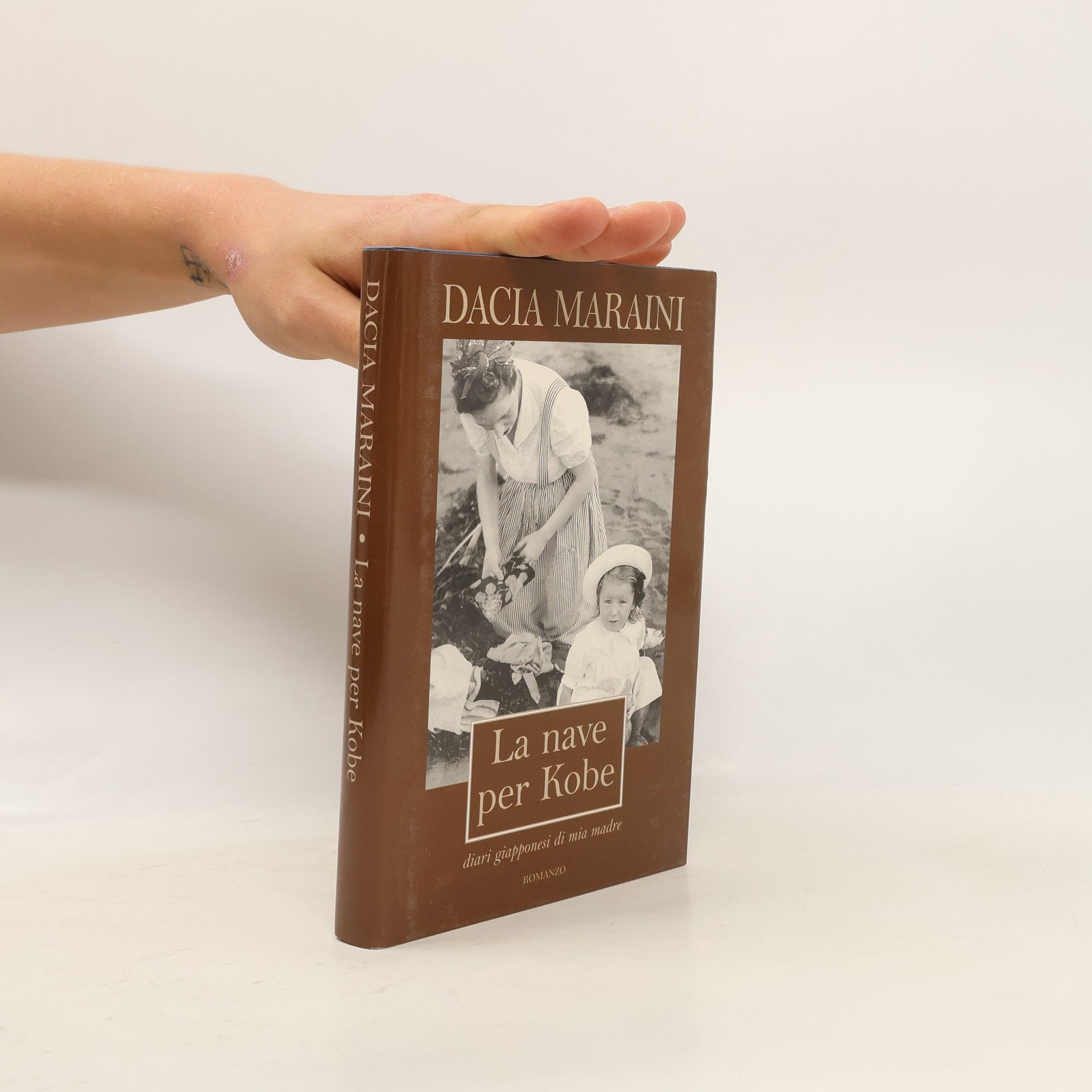 Dacia Maraini La nave per Kobe