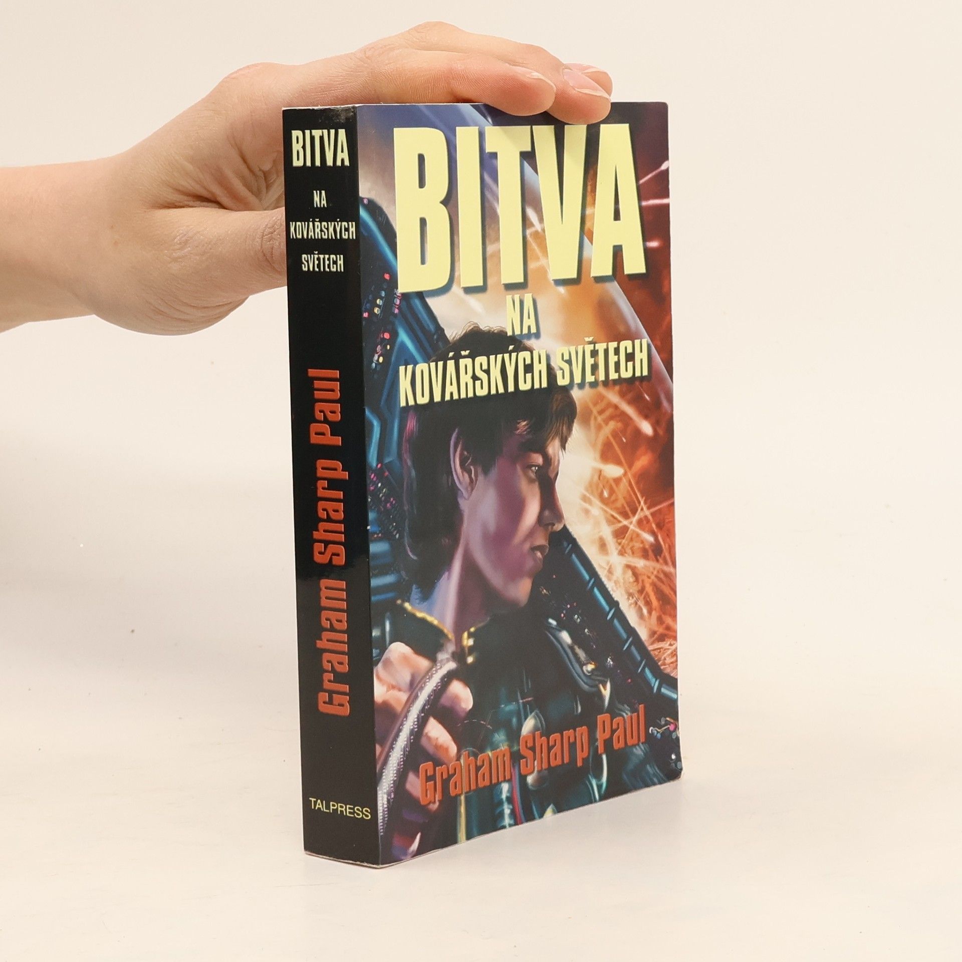 Graham Sharp Paul Helfortova válka. Kniha druhá, Bitva na Kovářských světech