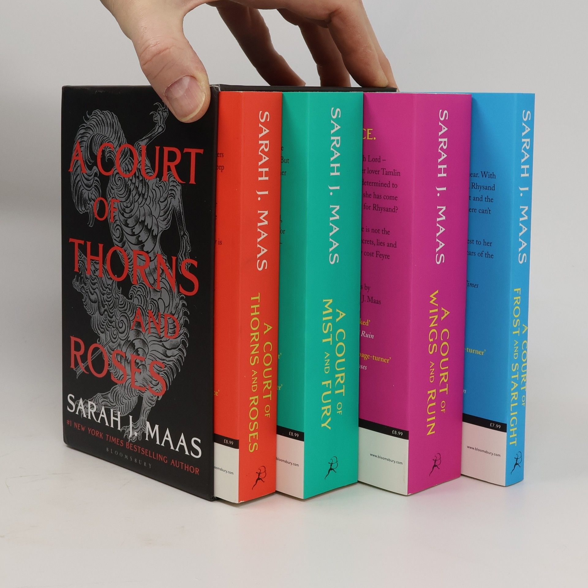 Sarah J. Maas A court of Thorns and Roses (1-4)