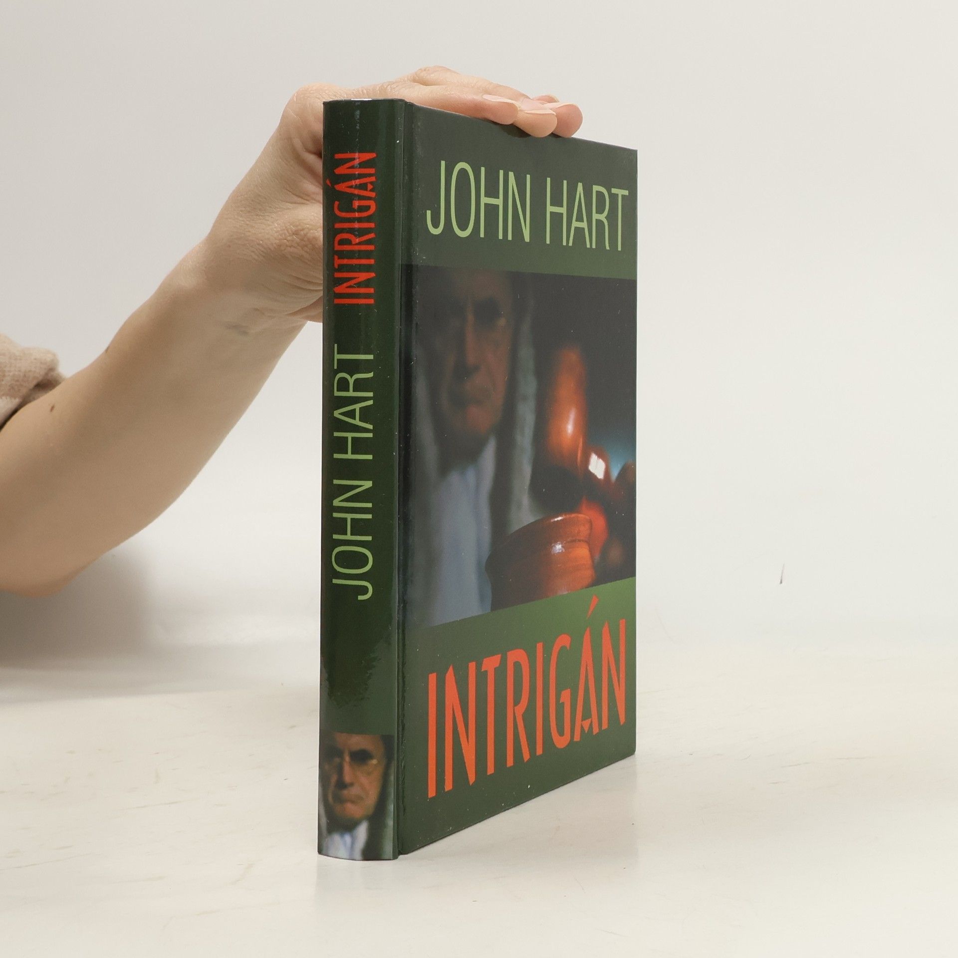 John Hart Intrigán