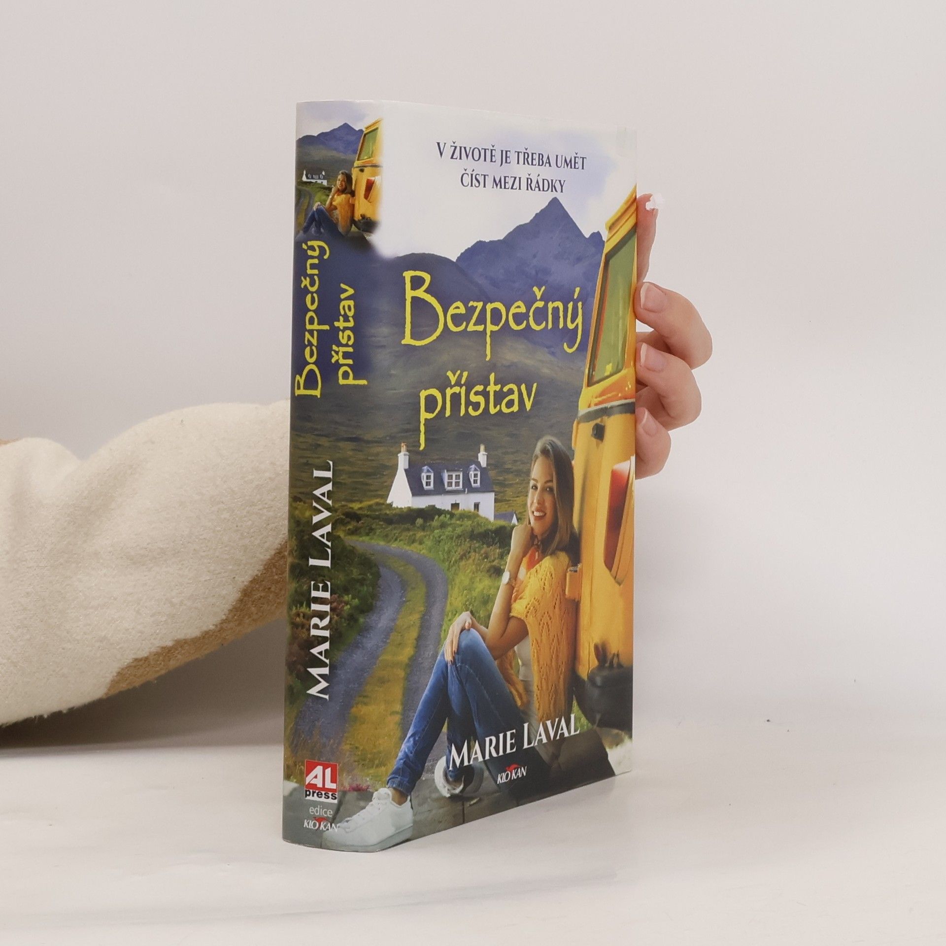 Jana Vlčková Bezpečný přístav : v životě je třeba umět číst mezi řádky