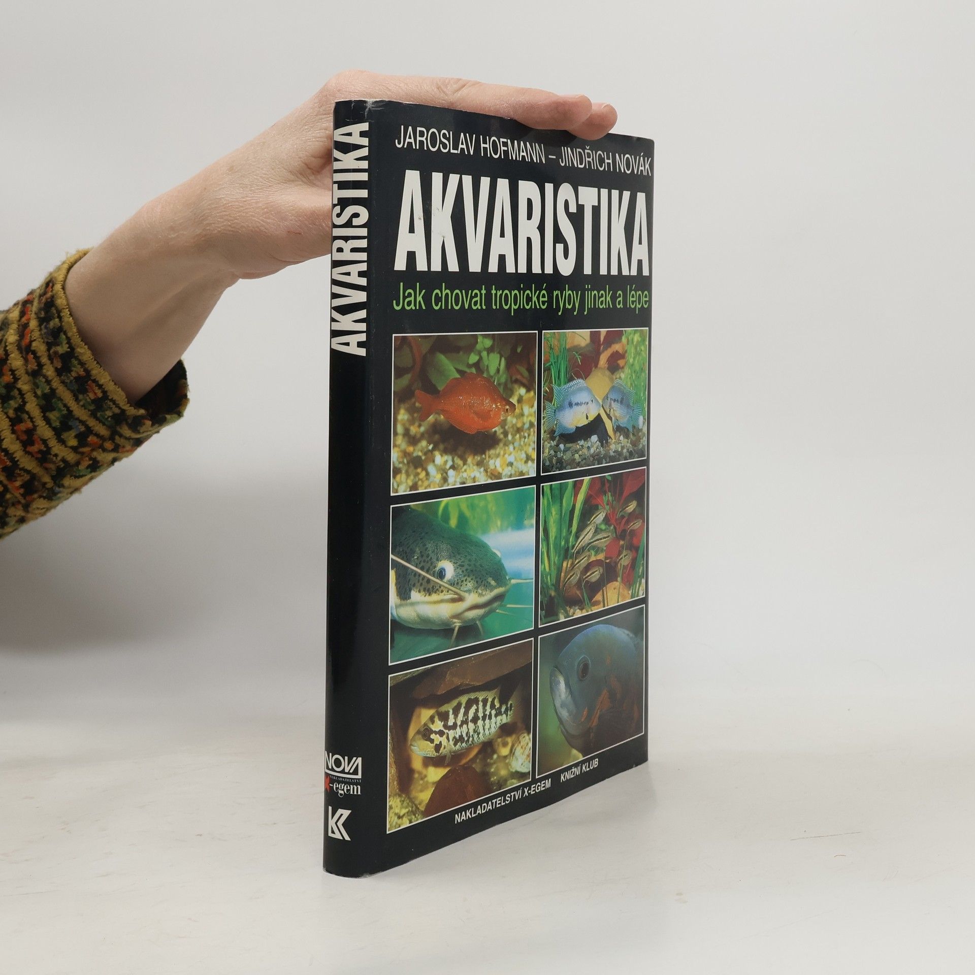 Jaroslav Hofmann Akvaristika : jak chovat tropické ryby jinak a lépe