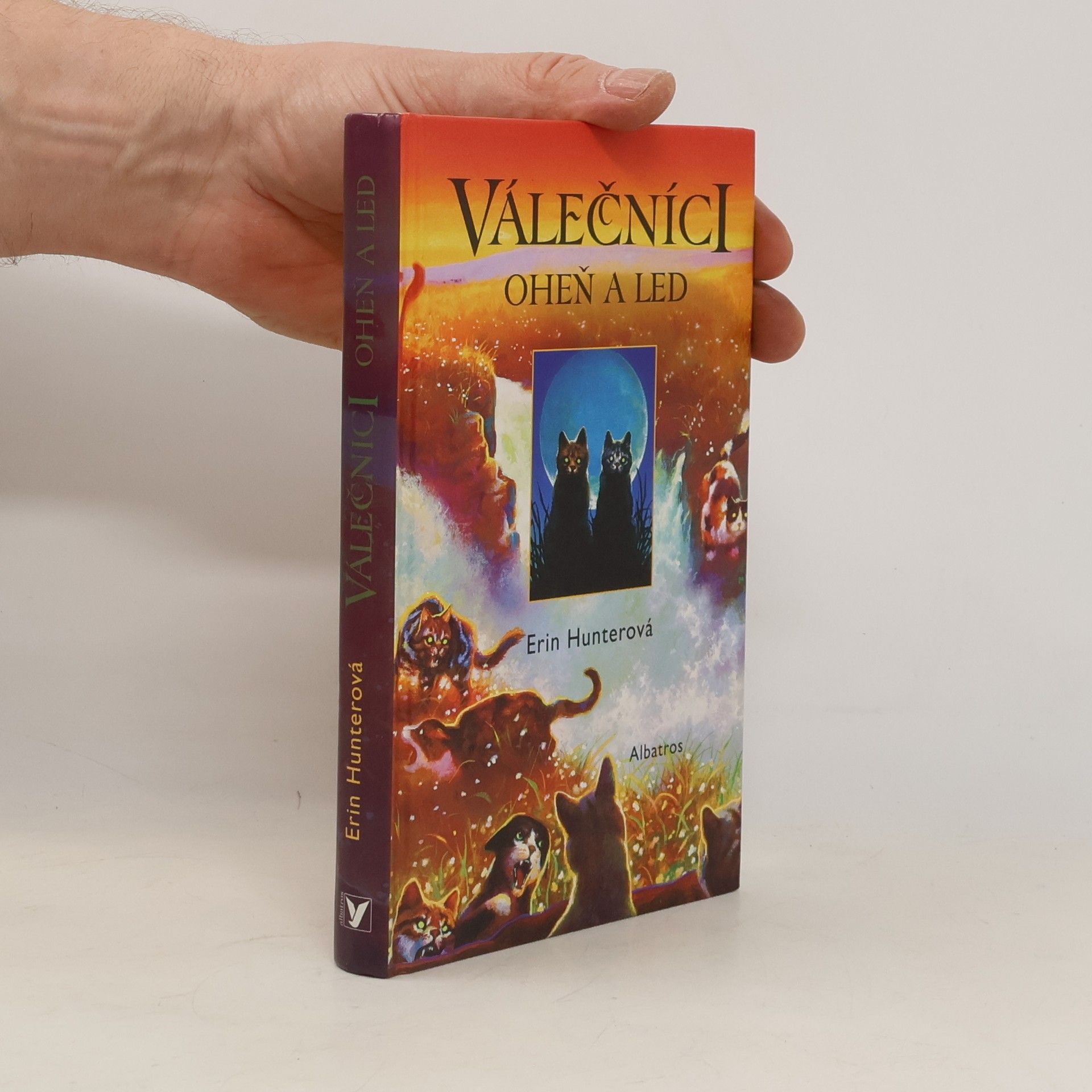 Erin Hunter Oheň a led