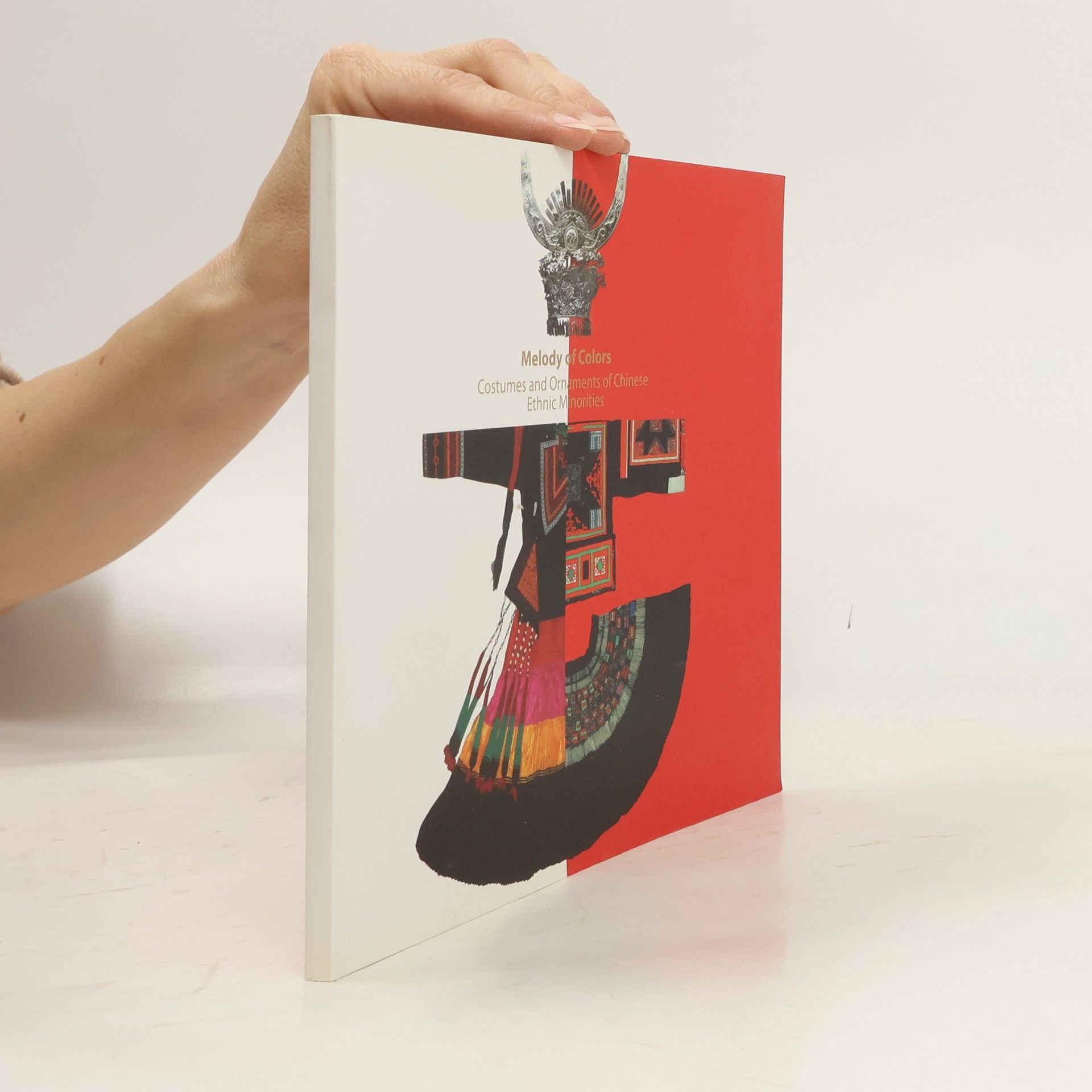 Collectif d'auteurs Melody of colors : costumes and ornaments of Chinese ethnic minorities