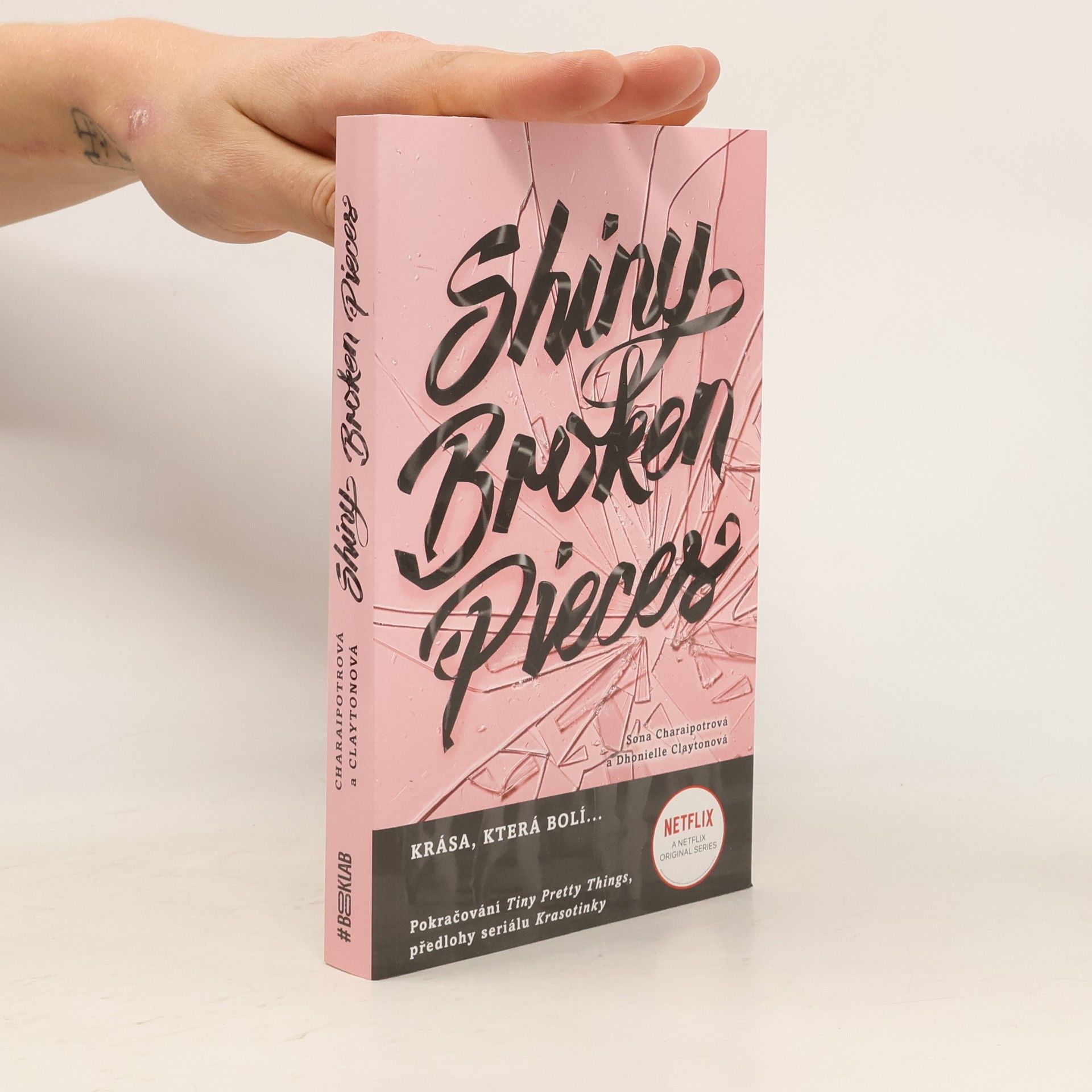 Sona Charaipotra Shiny broken pieces