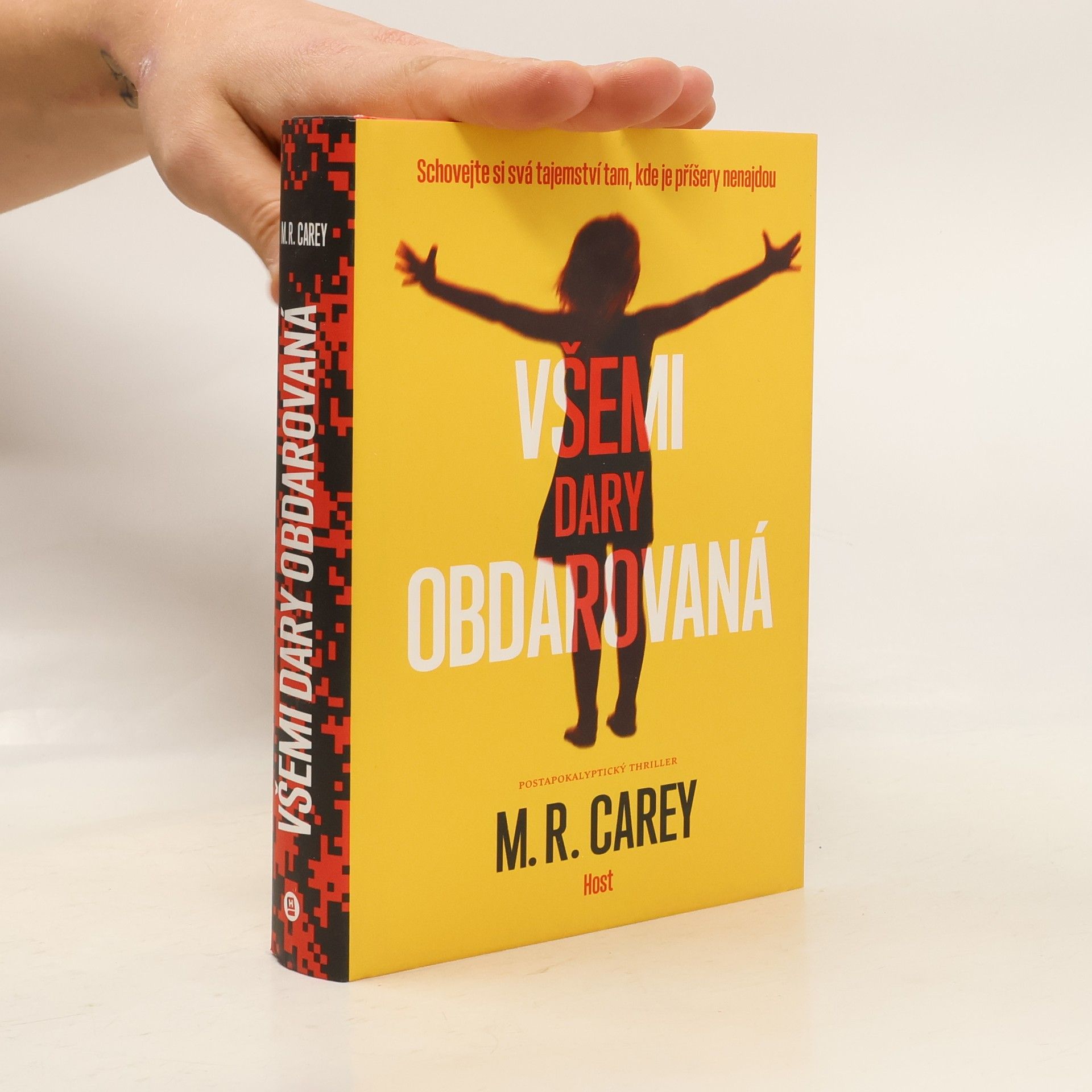 M. R. Carey Všemi dary obdarovaná