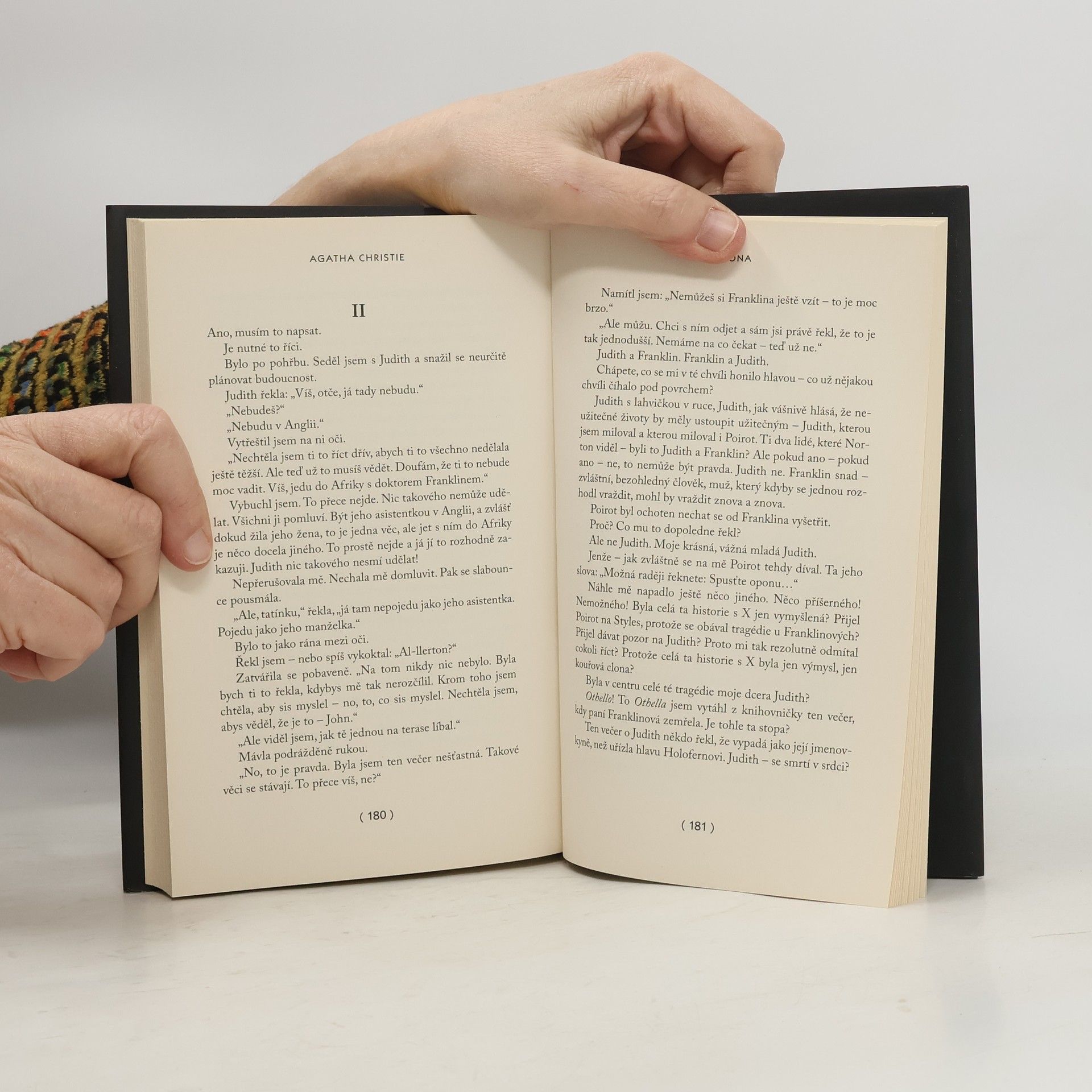 Agatha Christie Opona