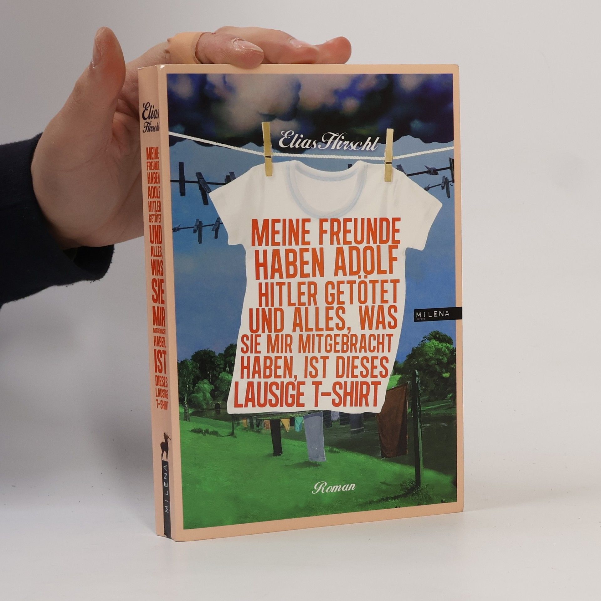 Meine Freunde haben Adolf Hitler getötet und alles, was sie mir mitgebracht haben, ist dieses lausige T-Shirt