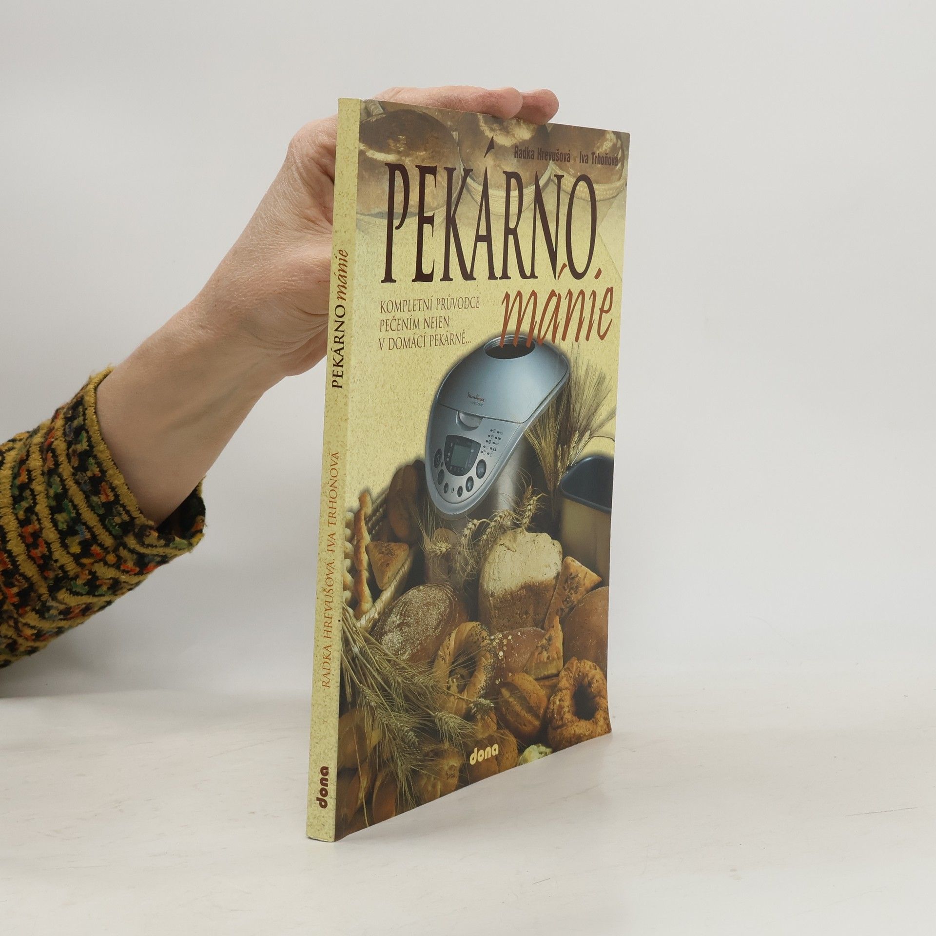 Radka Hrevušová Pekárnománie. Kompletní průvodce pečením nejen v domácí pekárně...