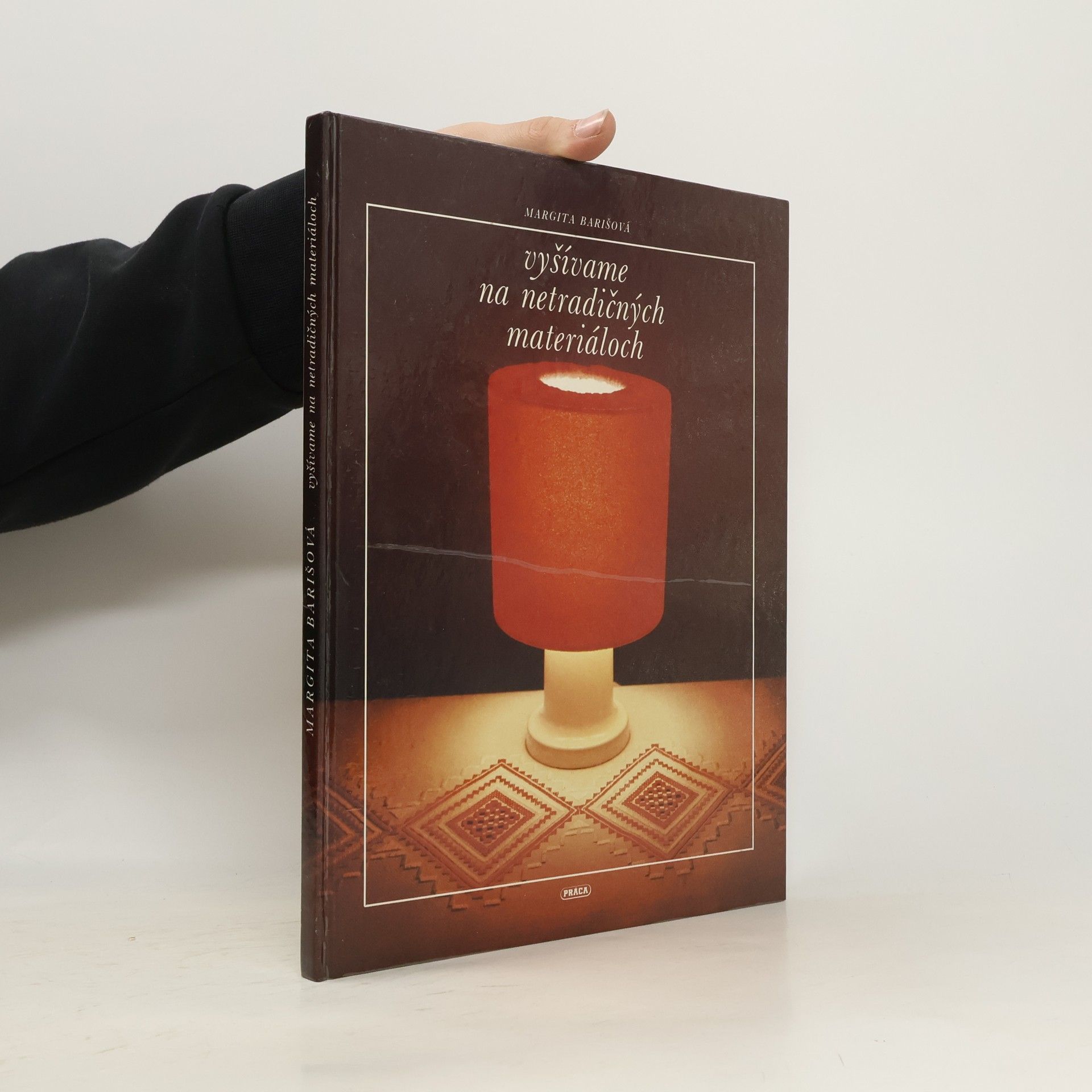 Margita Barišová Vyšívame na netradičných materiáloch