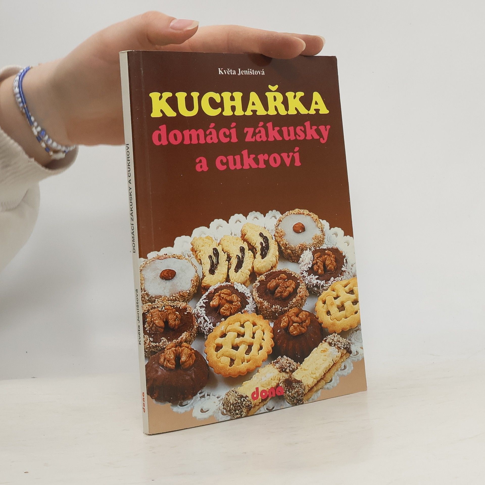 Miloslav Martenek Kuchařka: Domácí zákusky a cukroví