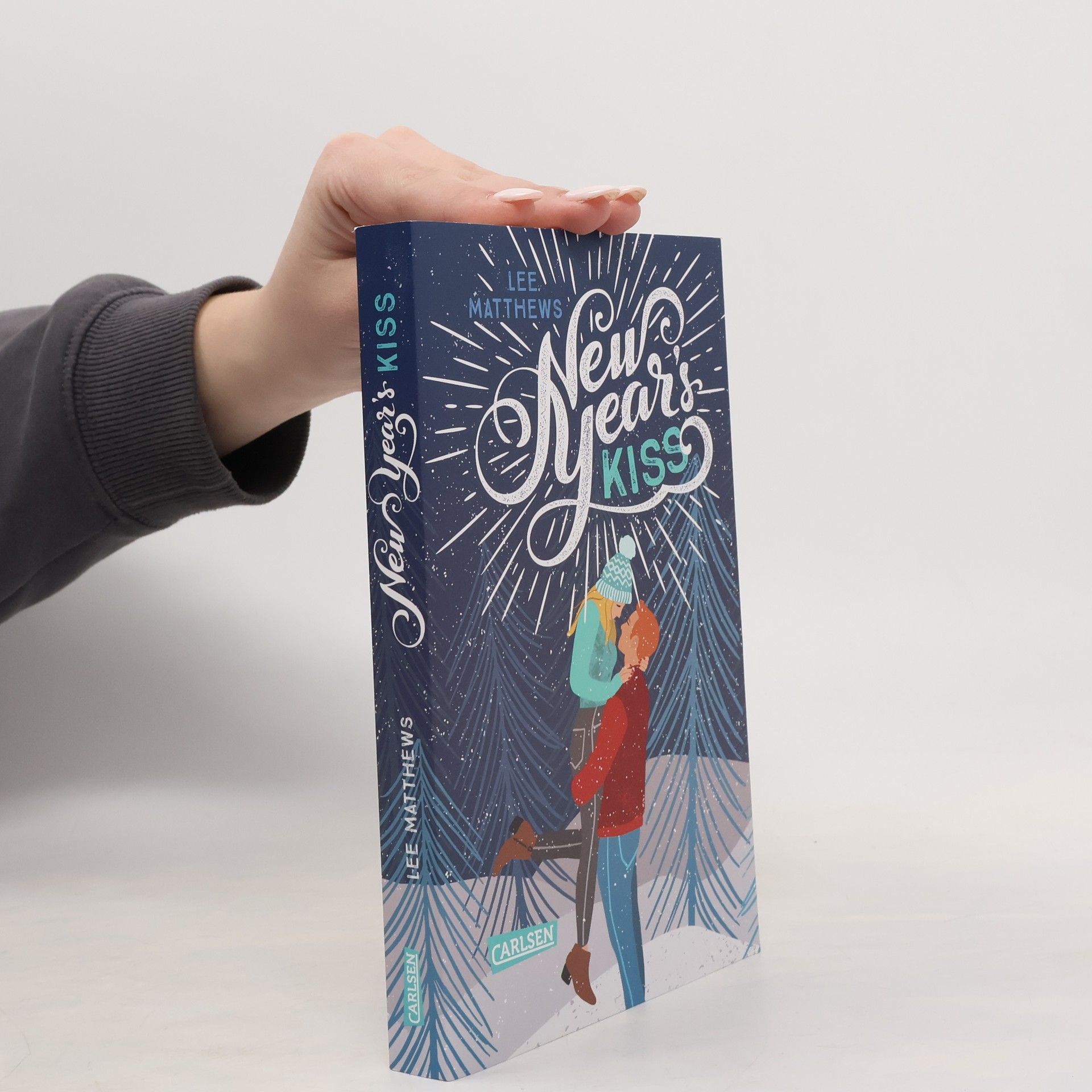 Lee Matthews New Year's Kiss