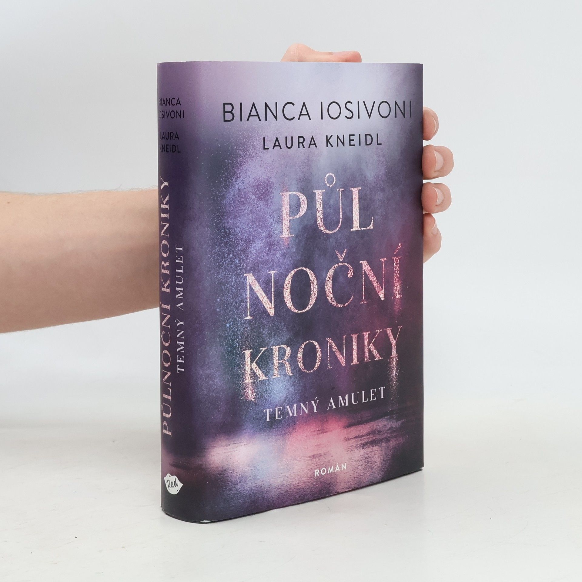 Bianca Iosivoni Půlnoční kroniky: Temný amulet.